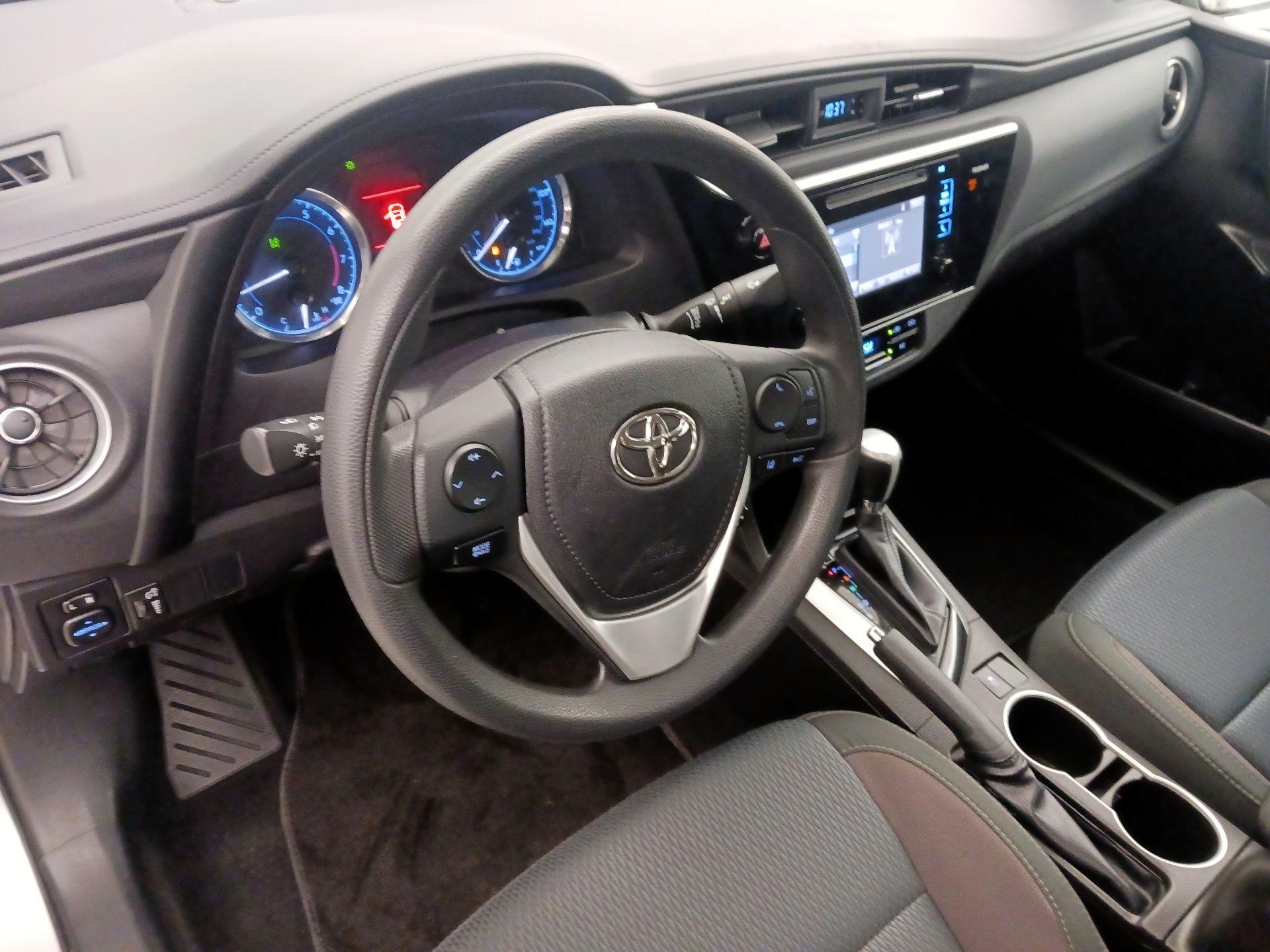 Thumbnail: 2017 Toyota Corolla - 9