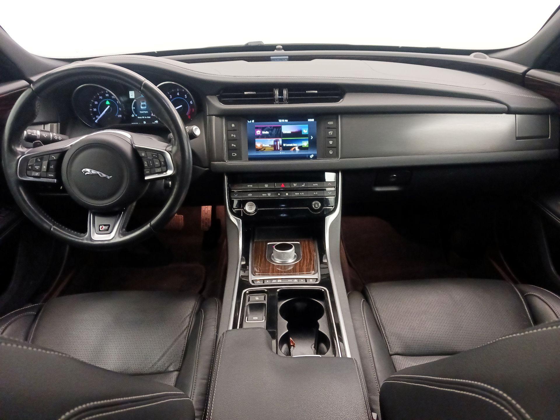 Thumbnail: 2016 Jaguar XF - 9