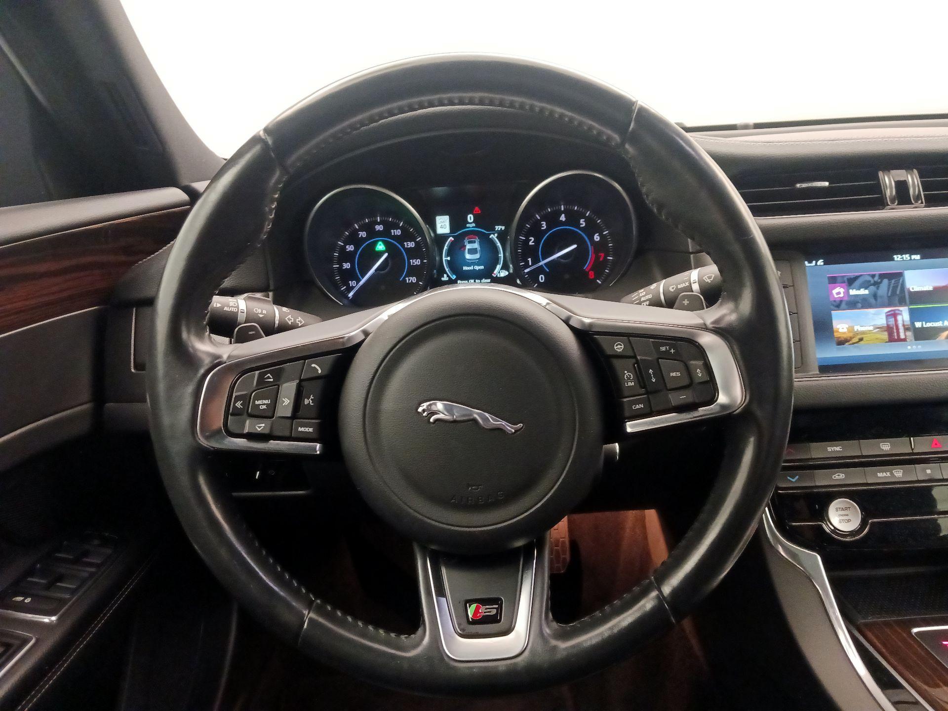 Thumbnail: 2016 Jaguar XF - 10