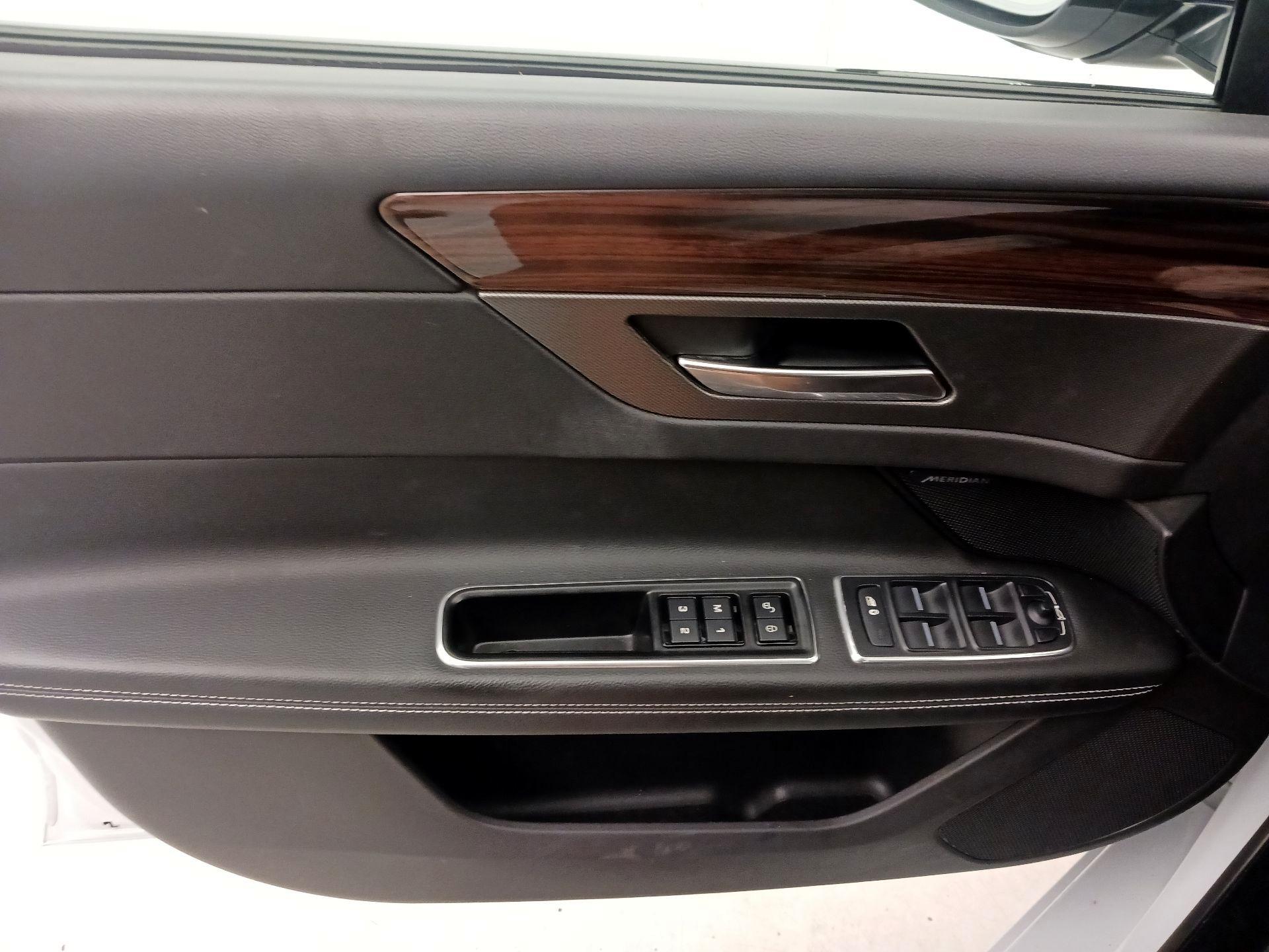 Thumbnail: 2016 Jaguar XF - 12