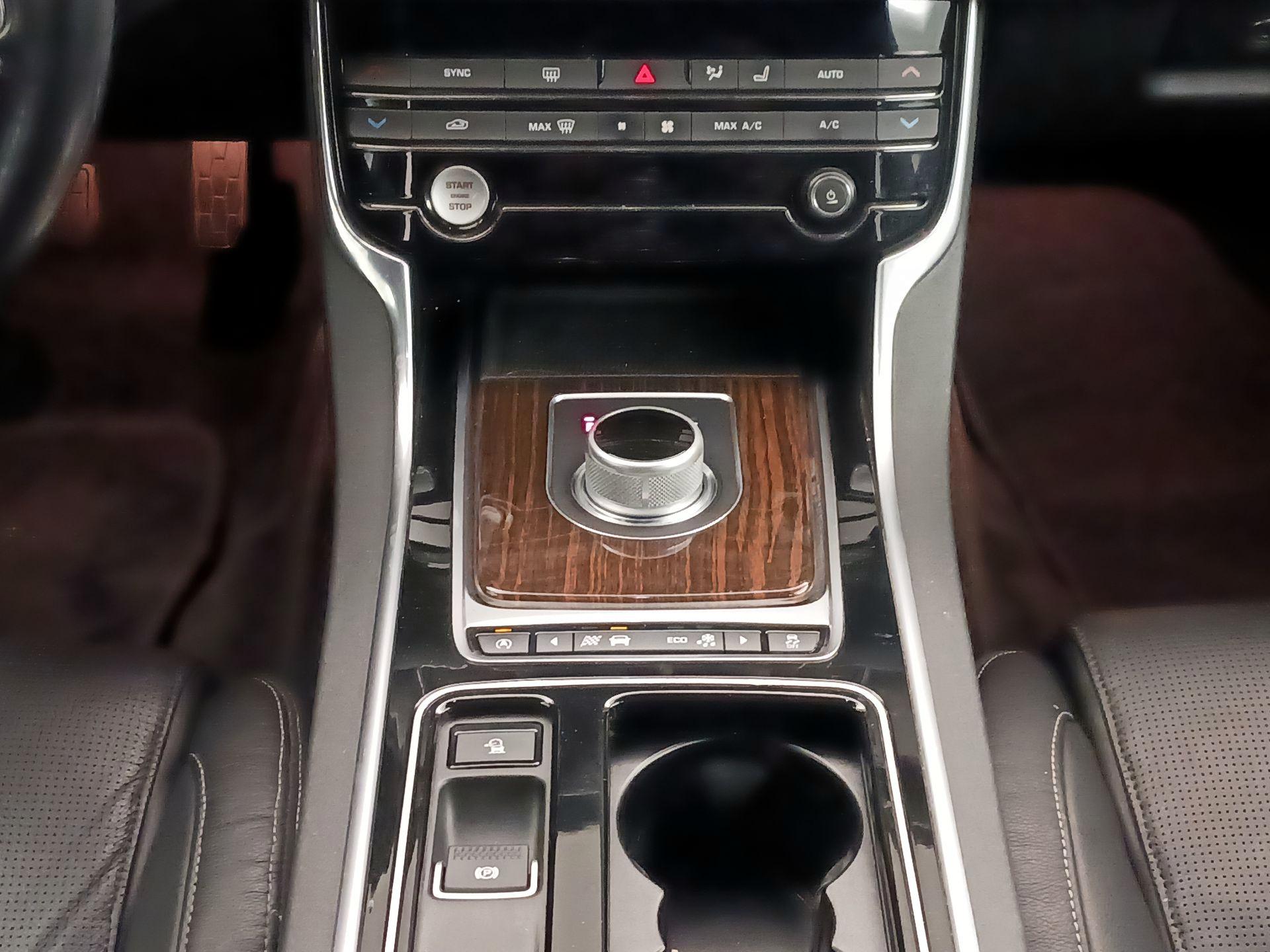 Thumbnail: 2016 Jaguar XF - 18