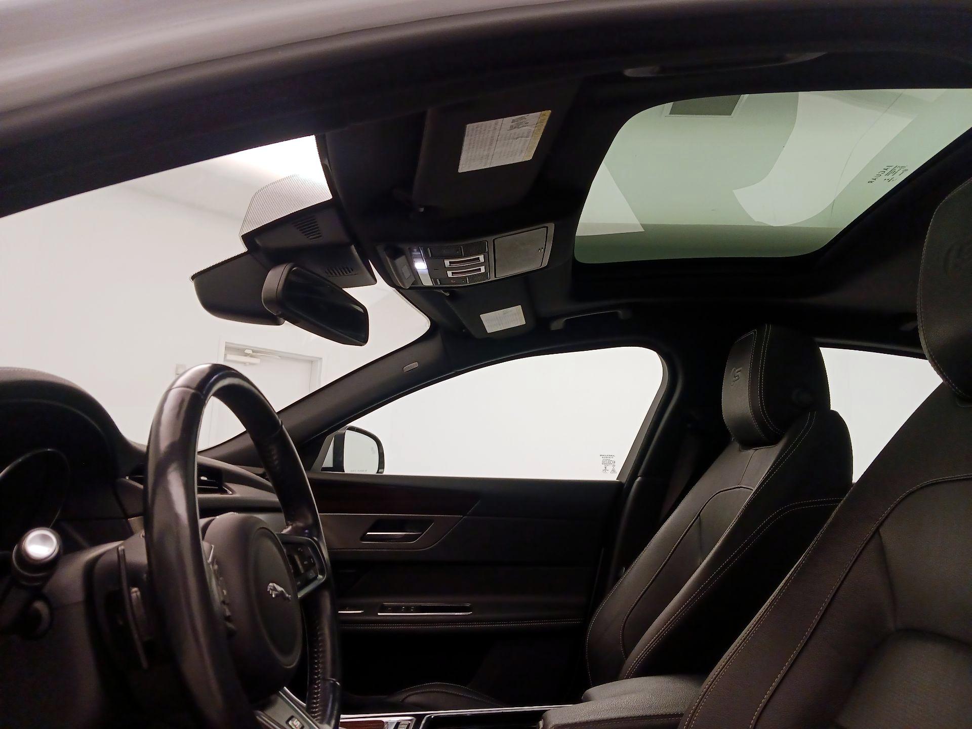 Thumbnail: 2016 Jaguar XF - 20