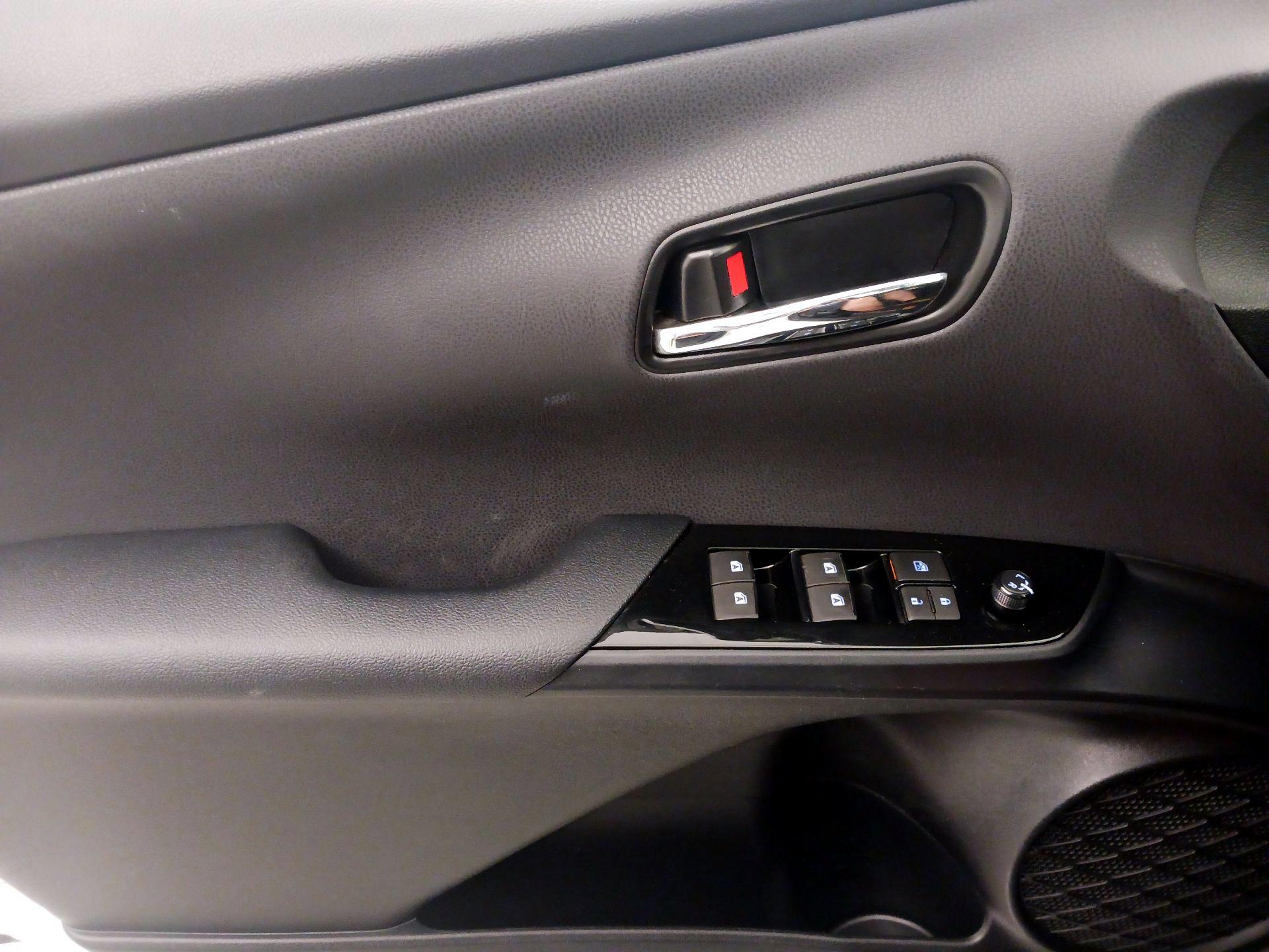 Thumbnail: 2016 Toyota Prius - 12