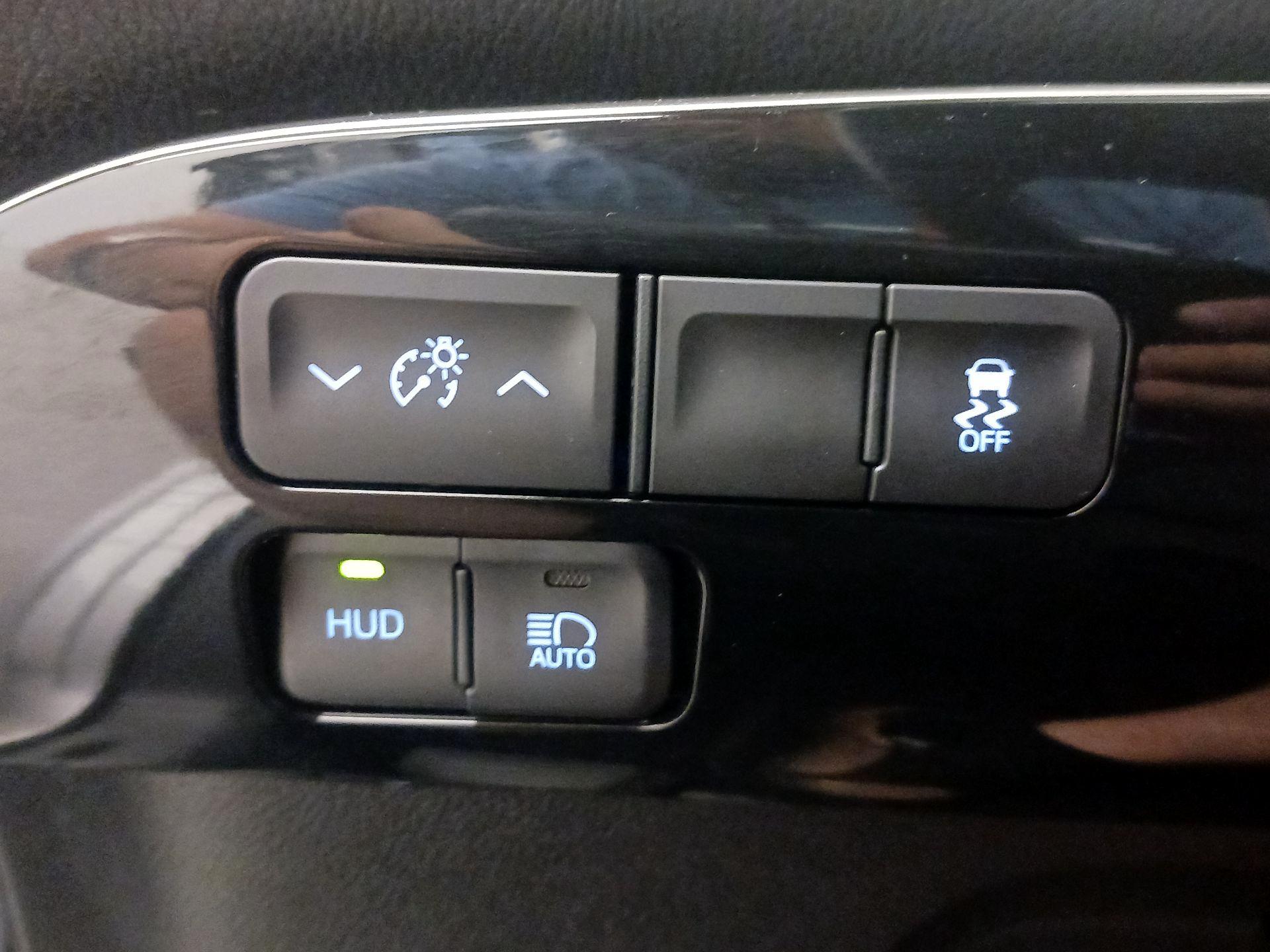 Thumbnail: 2016 Toyota Prius - 13