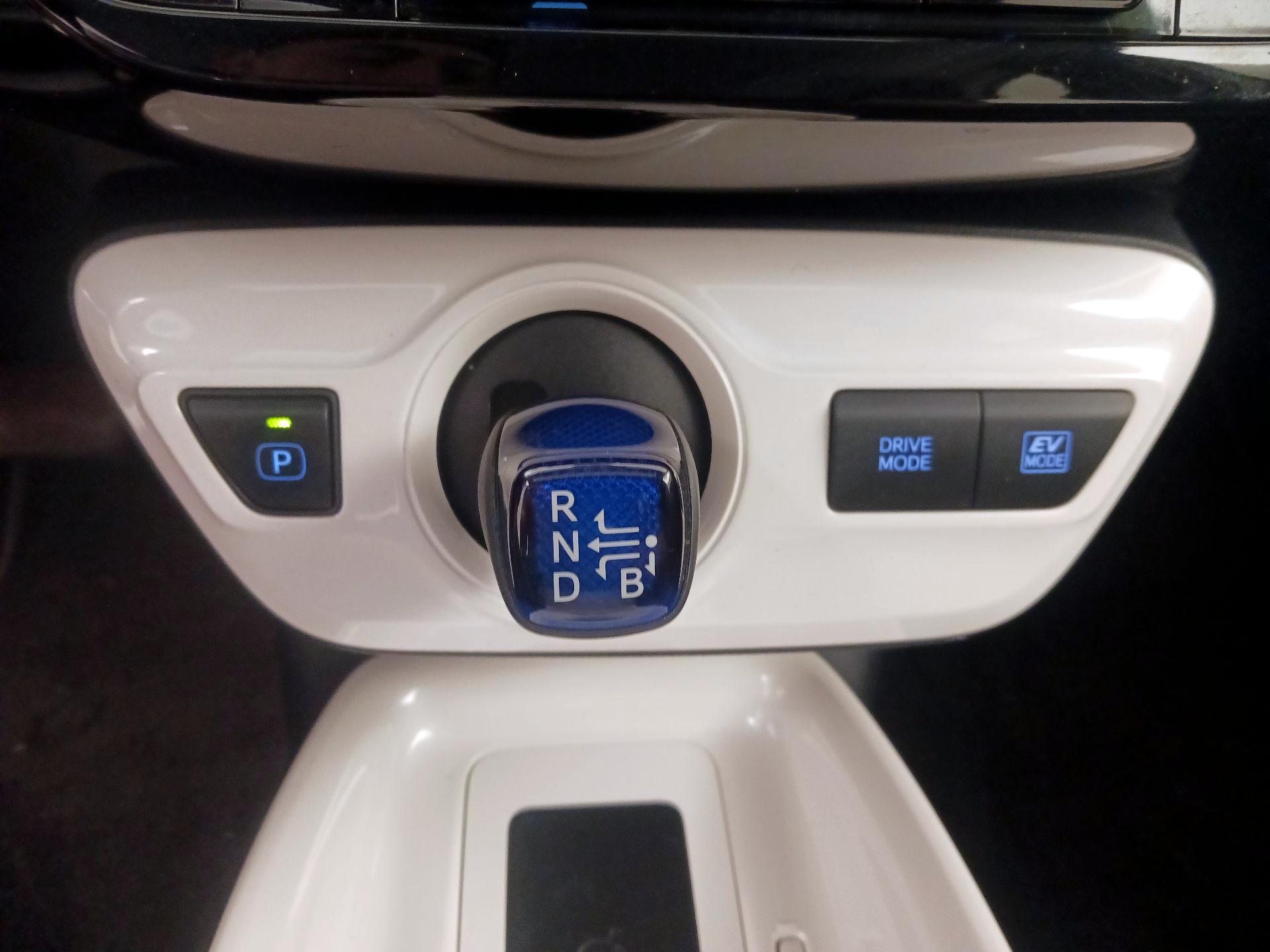 Thumbnail: 2016 Toyota Prius - 17