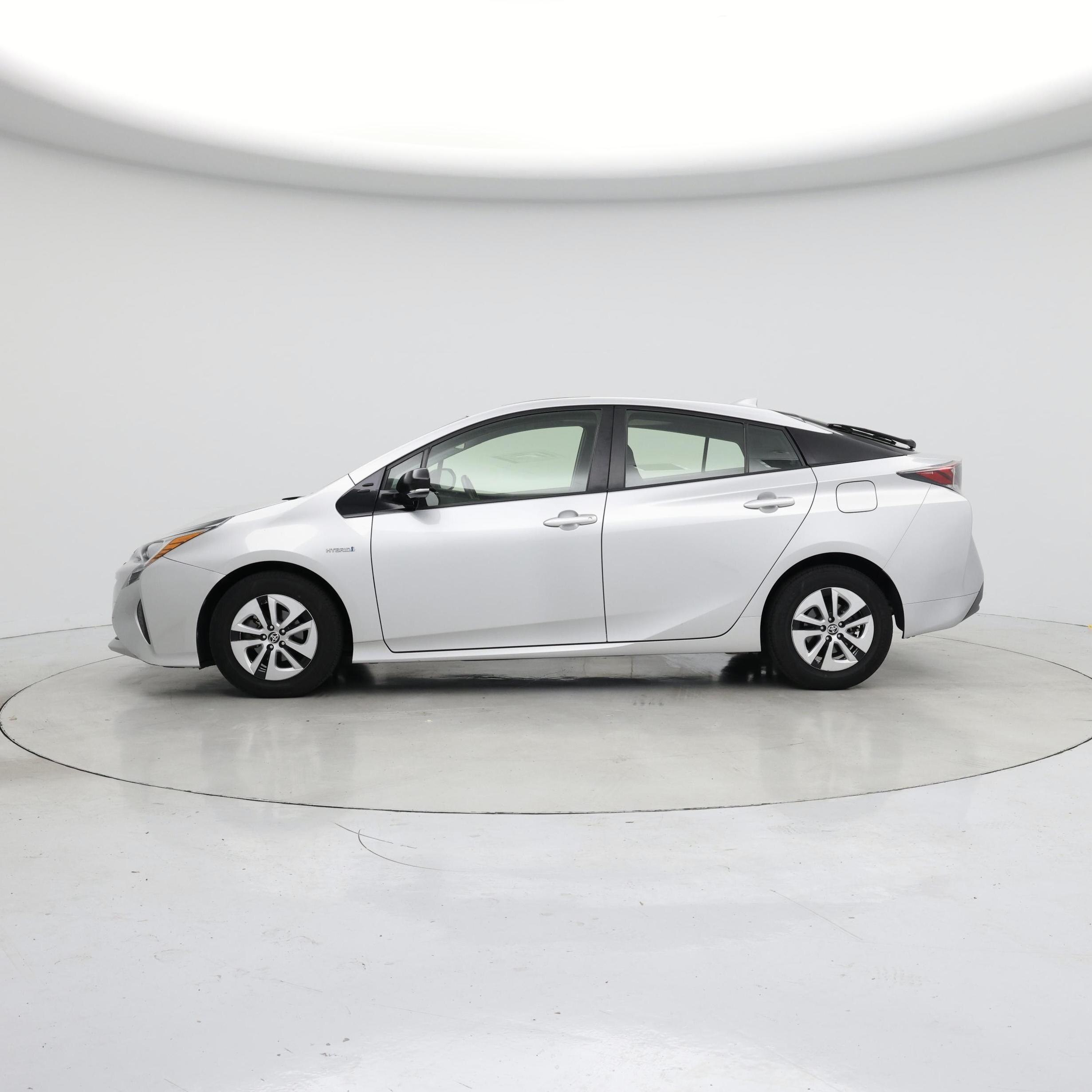 Thumbnail: 2016 Toyota Prius - 3