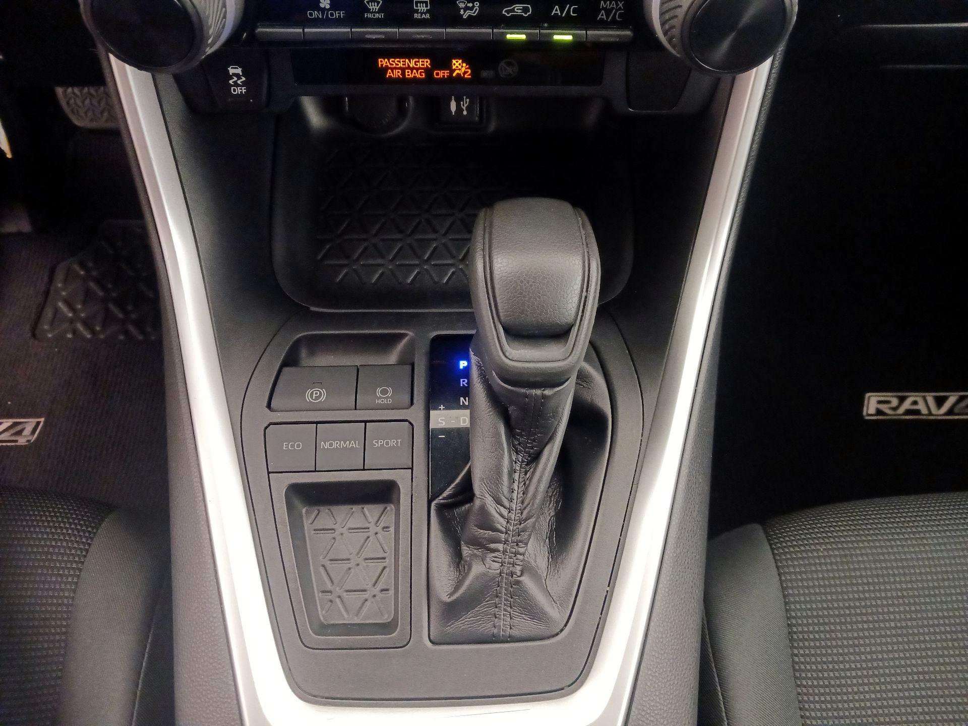 Thumbnail: 2019 Toyota RAV4 - 17