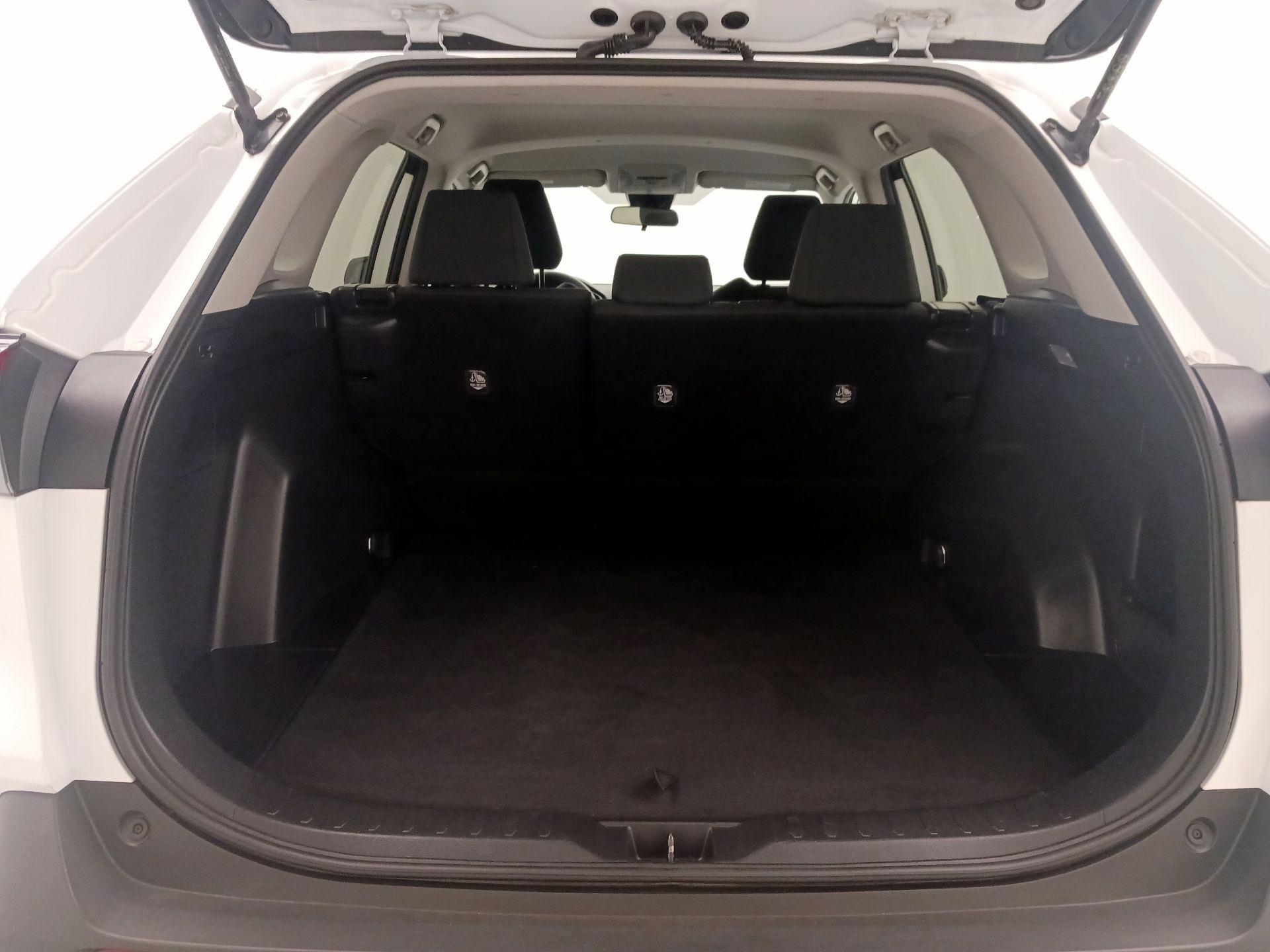 Thumbnail: 2019 Toyota RAV4 - 20