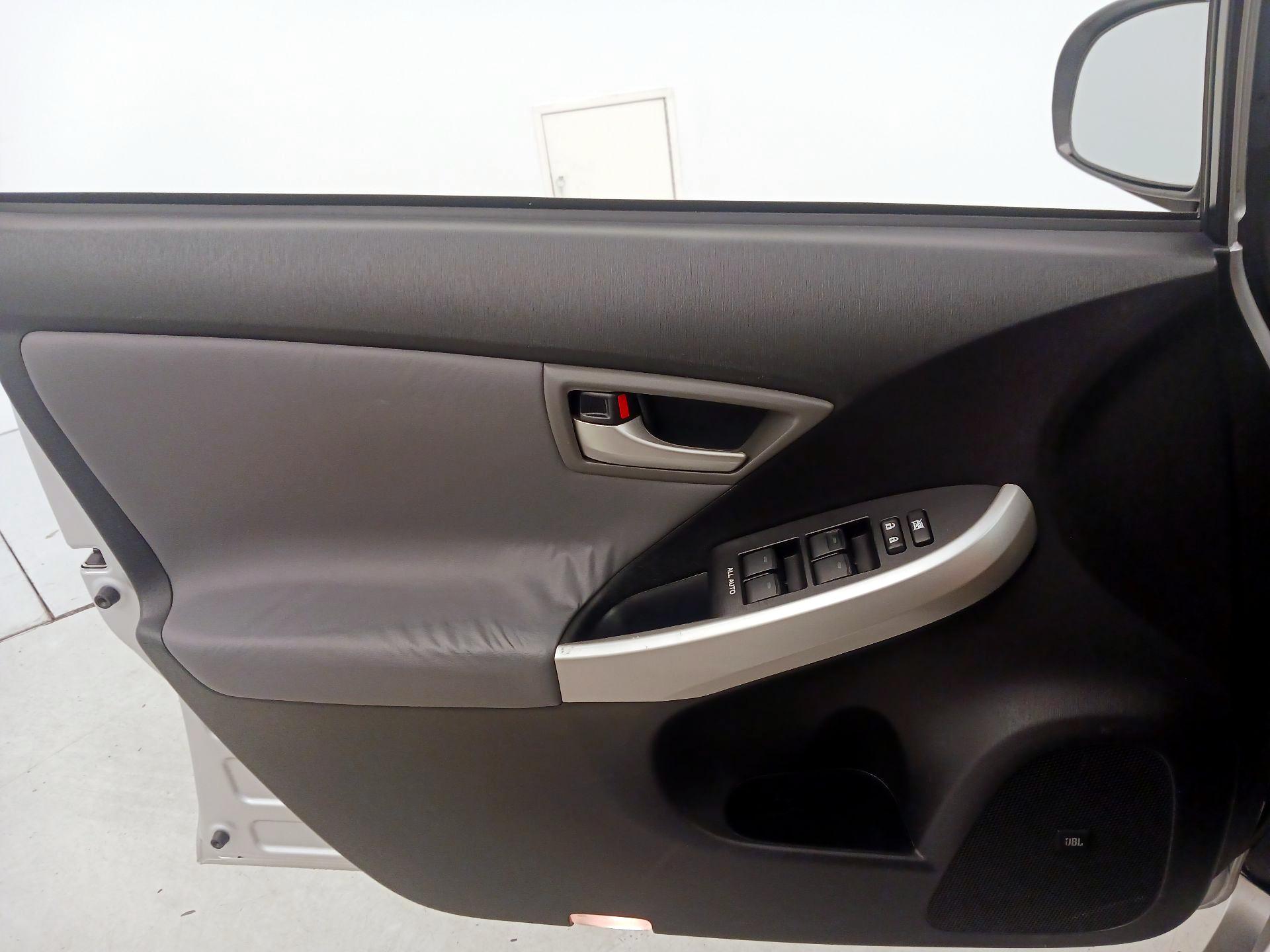 Thumbnail: 2014 Toyota Prius - 12