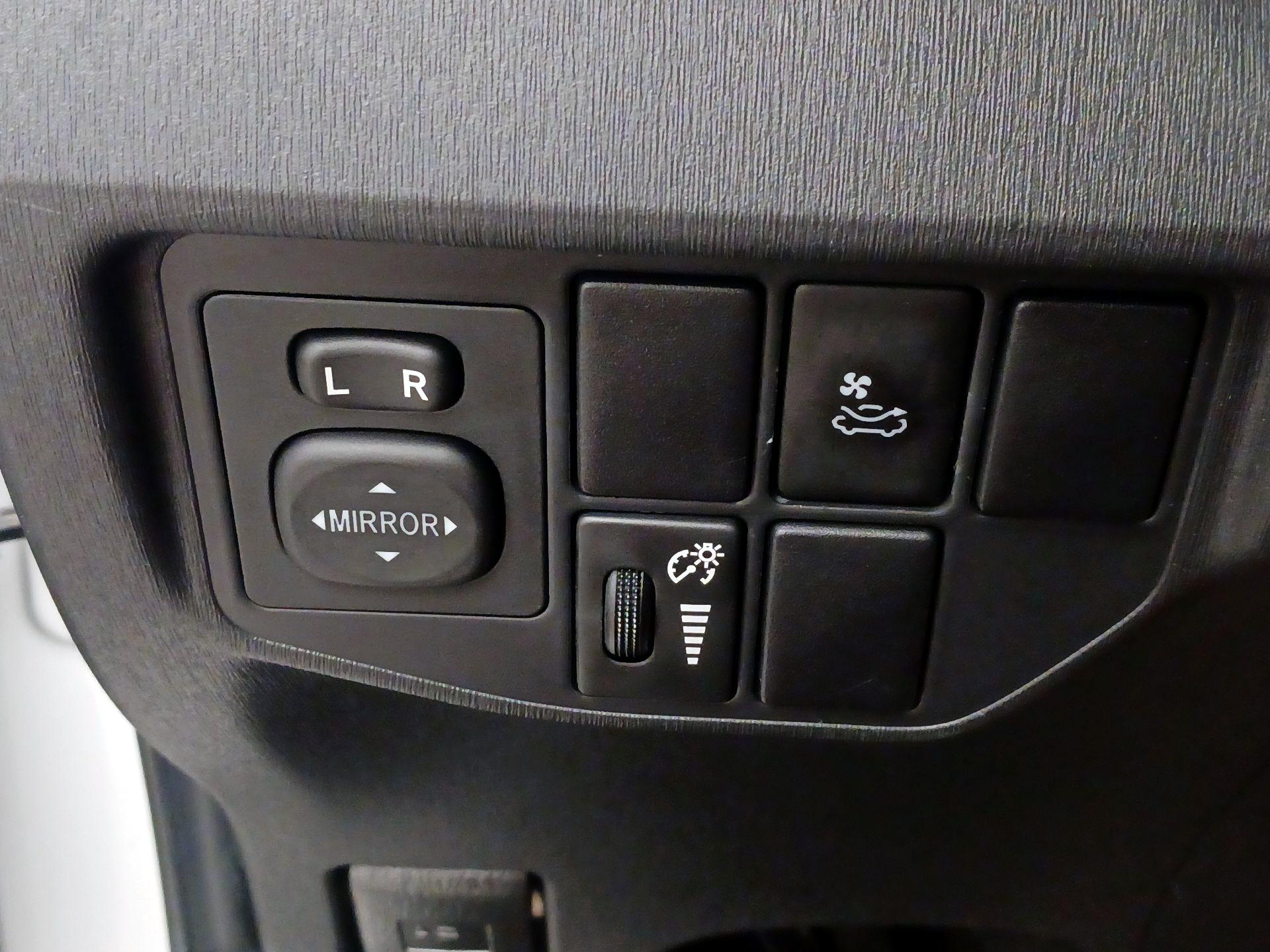 Thumbnail: 2014 Toyota Prius - 13