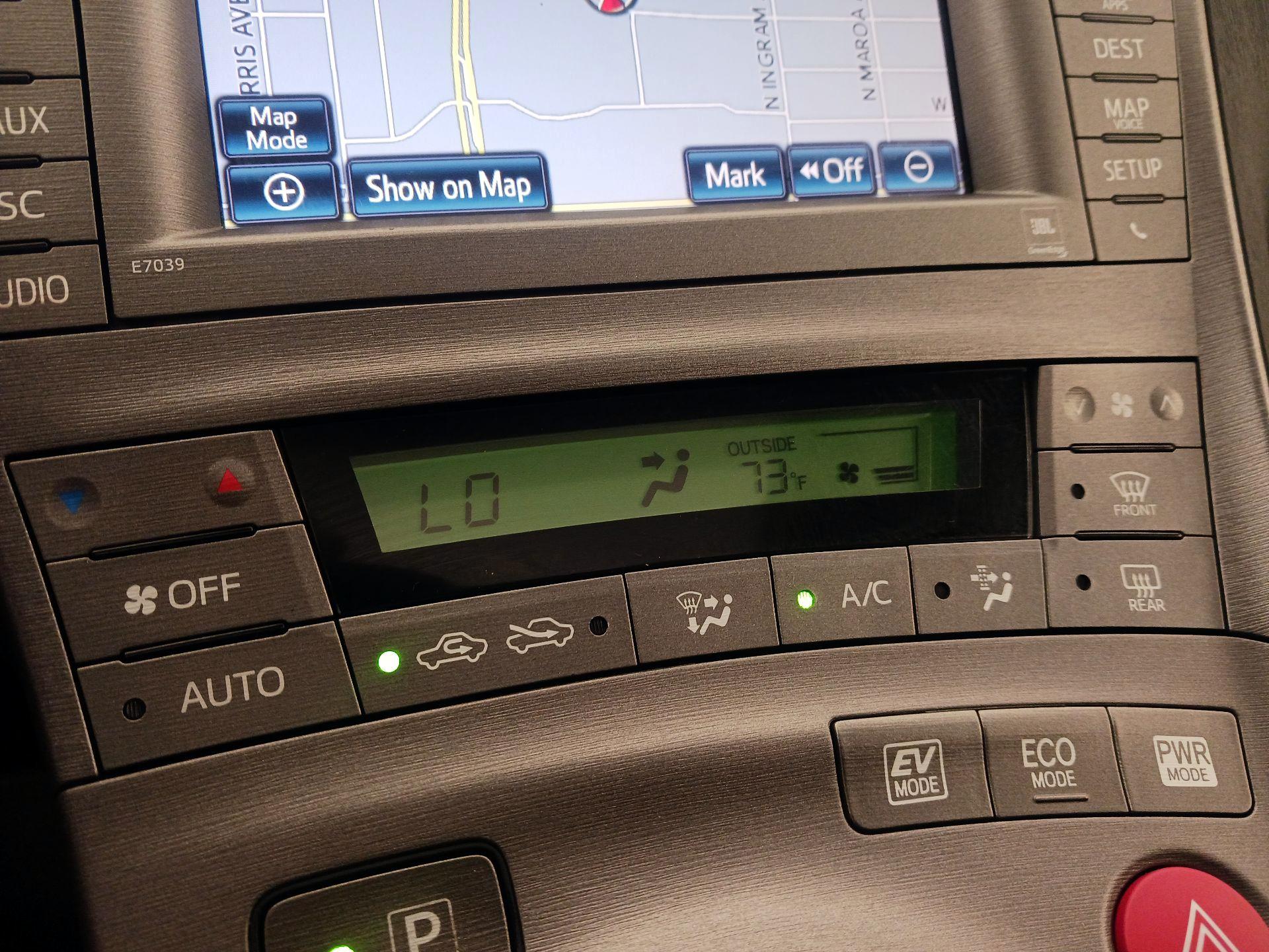 Thumbnail: 2014 Toyota Prius - 17