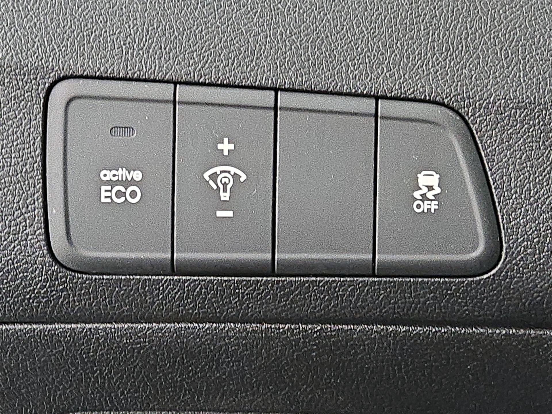 Thumbnail: 2013 Hyundai Elantra - 13