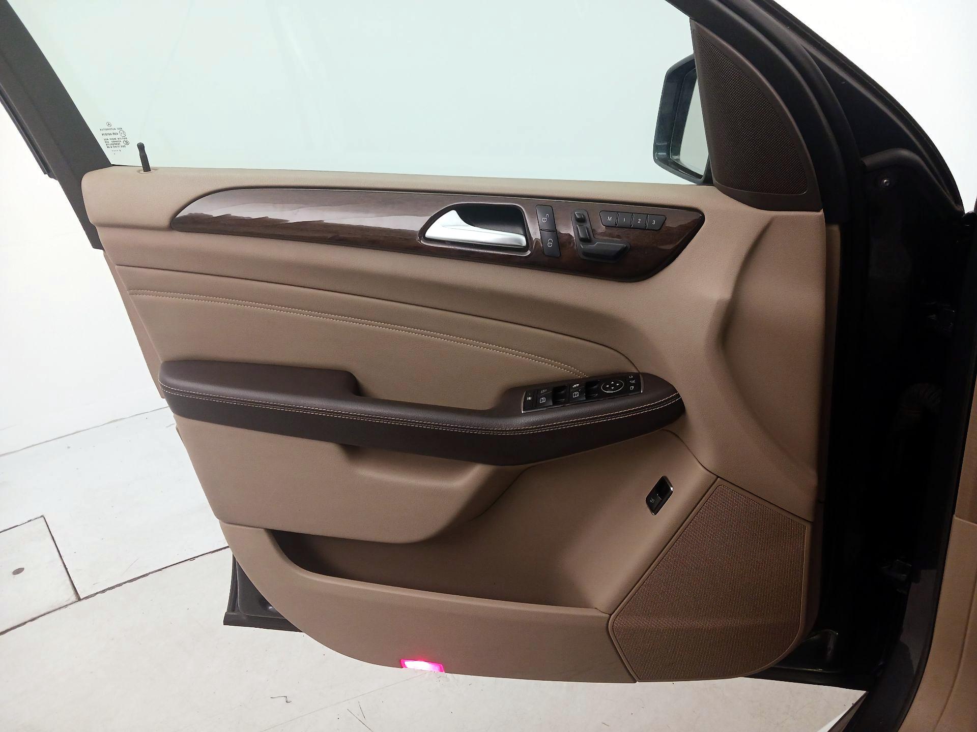 Thumbnail: 2014 Mercedes-Benz M-Class - 12