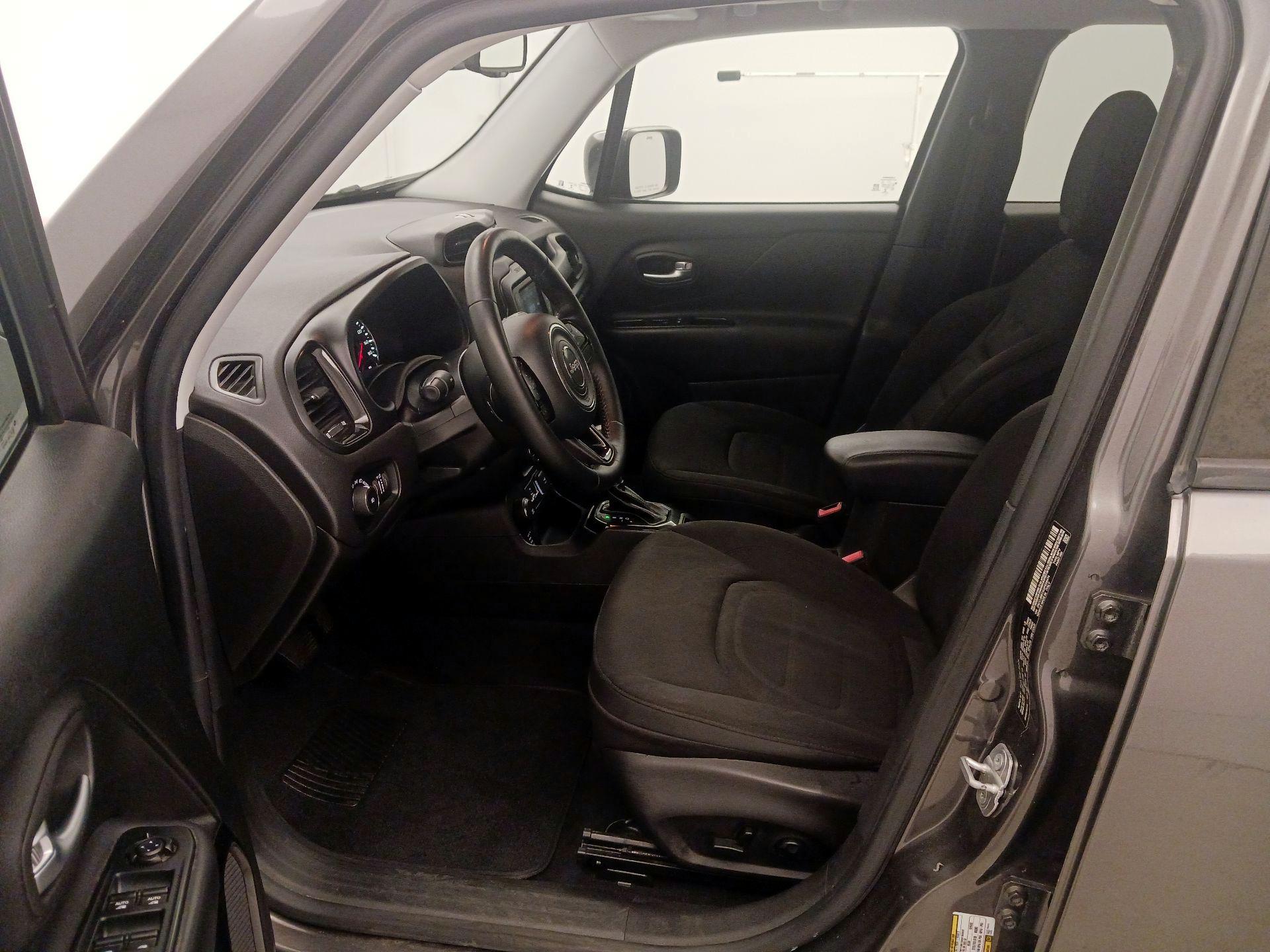 Thumbnail: 2016 Jeep Renegade - 11
