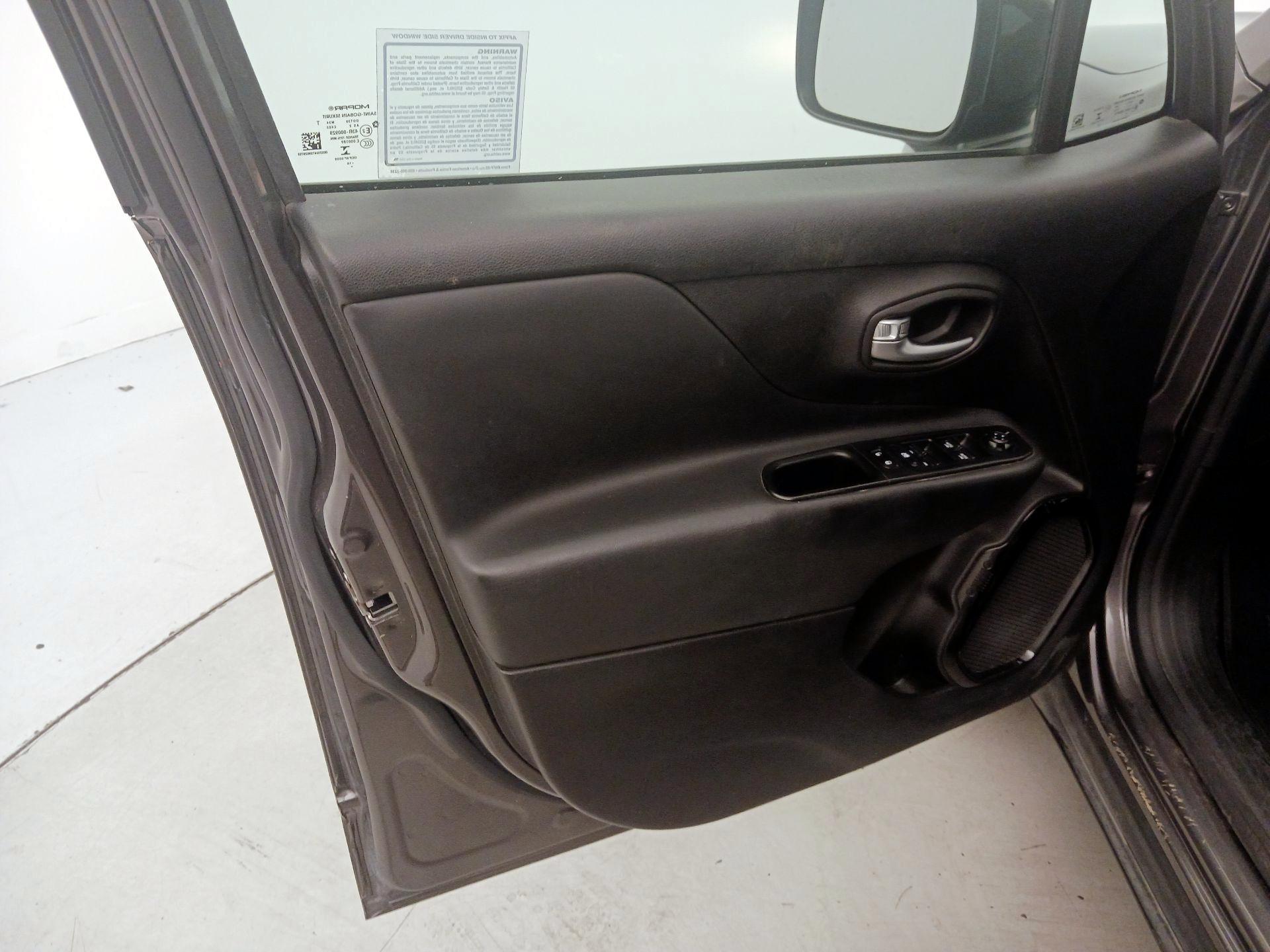 Thumbnail: 2016 Jeep Renegade - 12