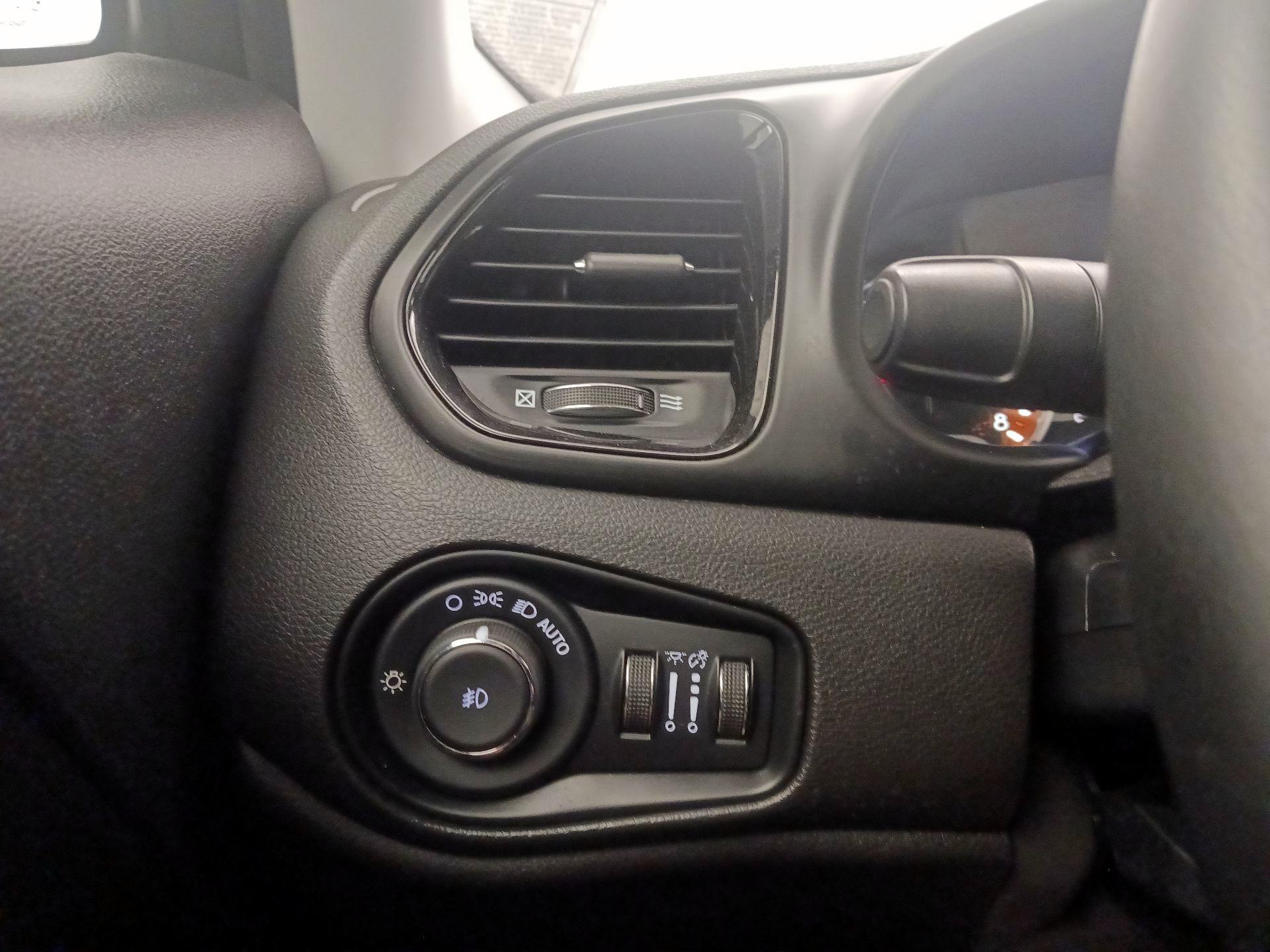 Thumbnail: 2016 Jeep Renegade - 13
