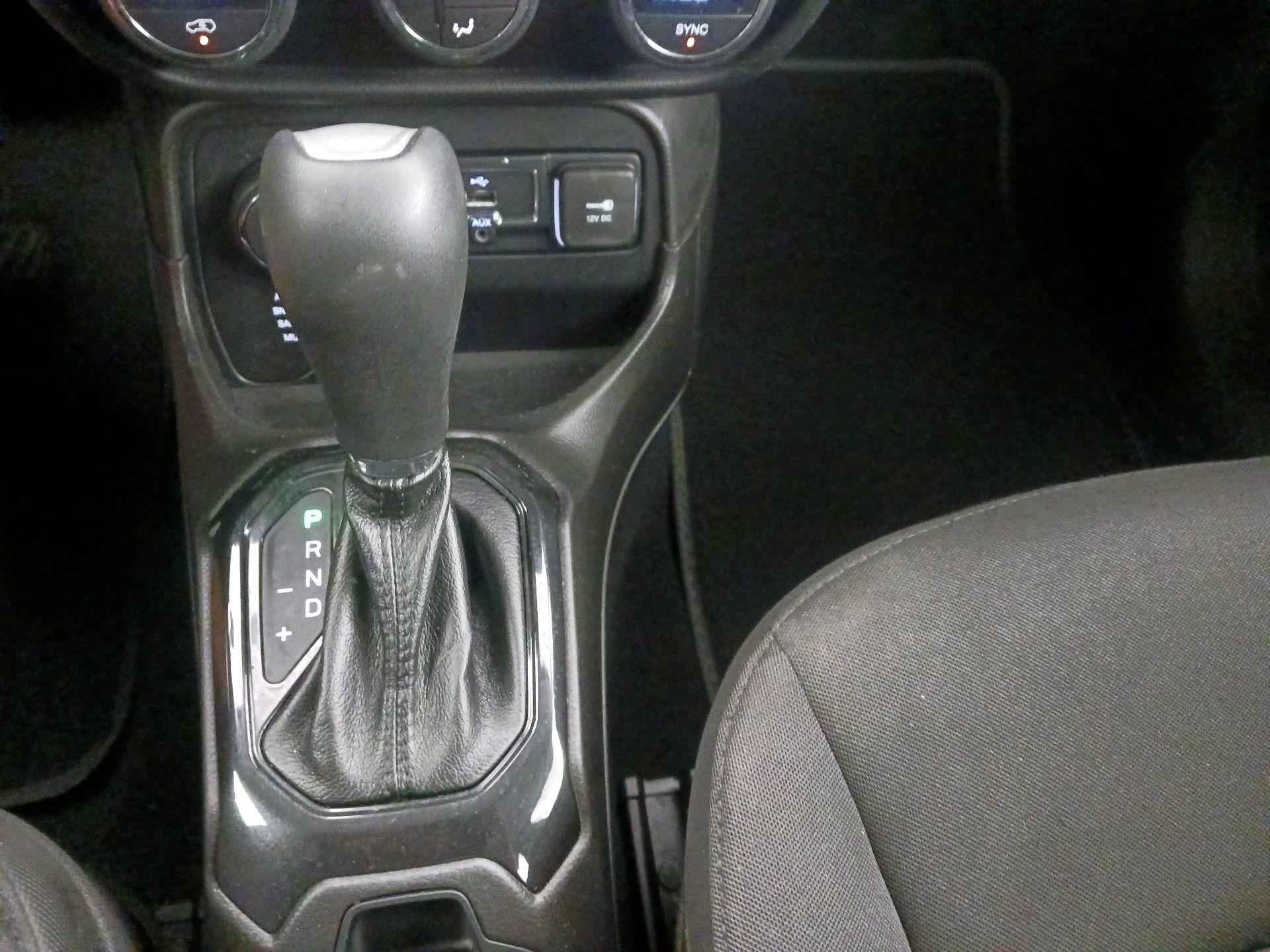 Thumbnail: 2016 Jeep Renegade - 17