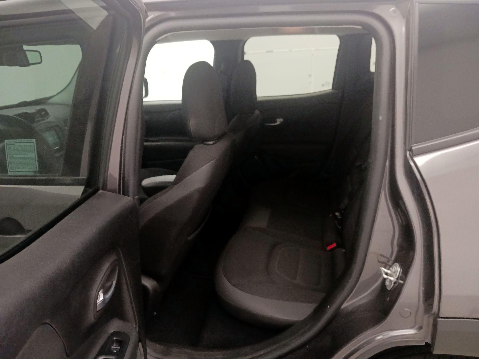 Thumbnail: 2016 Jeep Renegade - 20