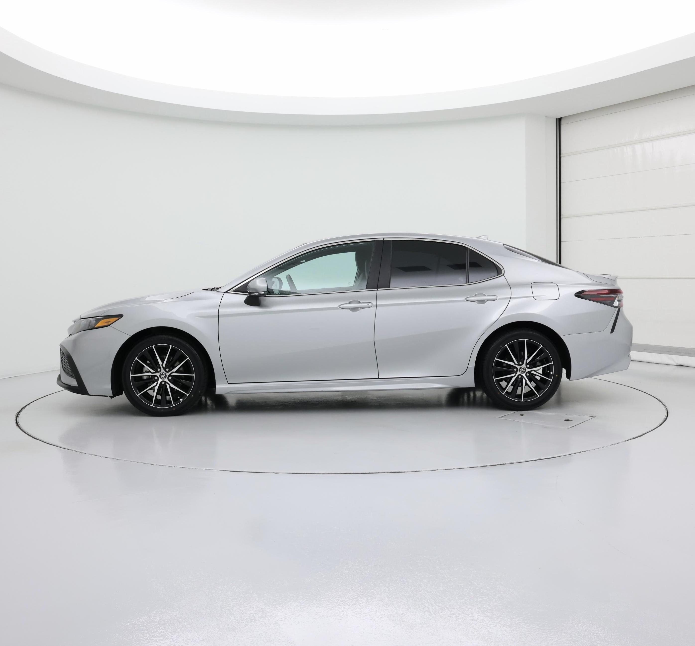 Thumbnail: 2022 Toyota Camry - 3