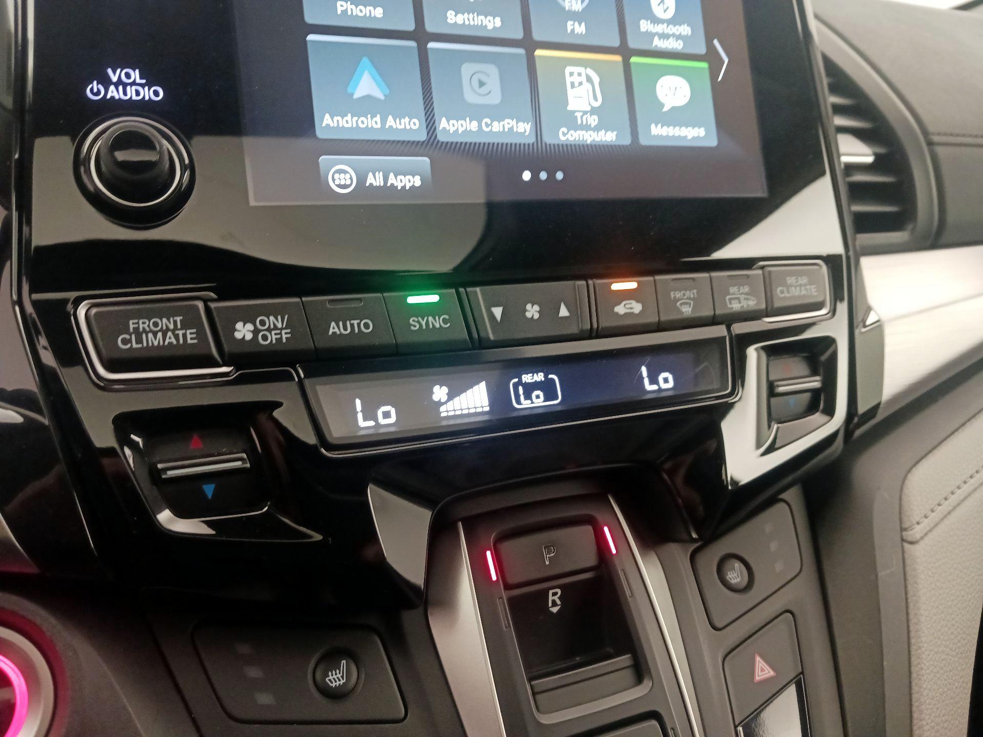Thumbnail: 2018 Honda Odyssey - 16
