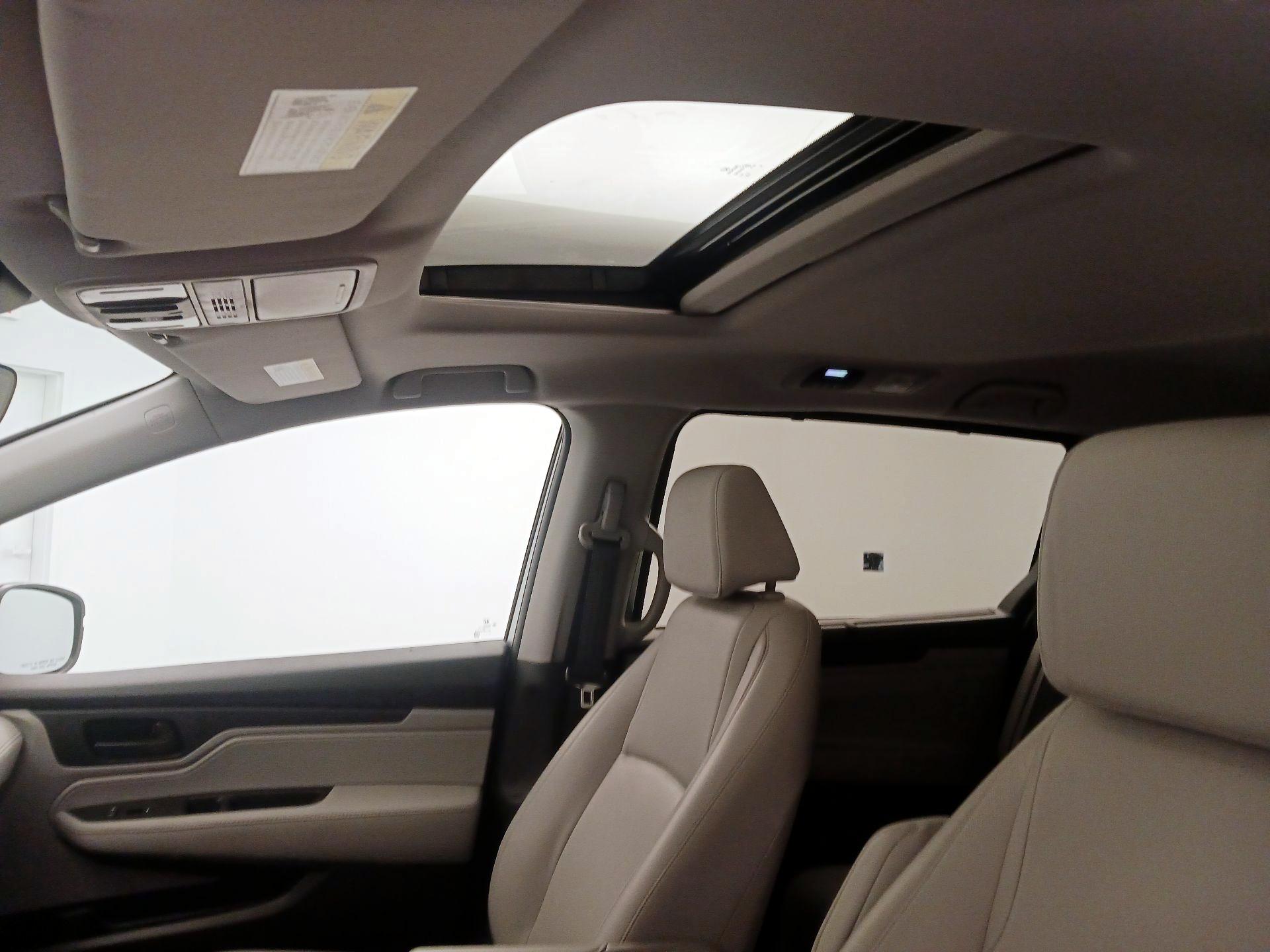 Thumbnail: 2018 Honda Odyssey - 18