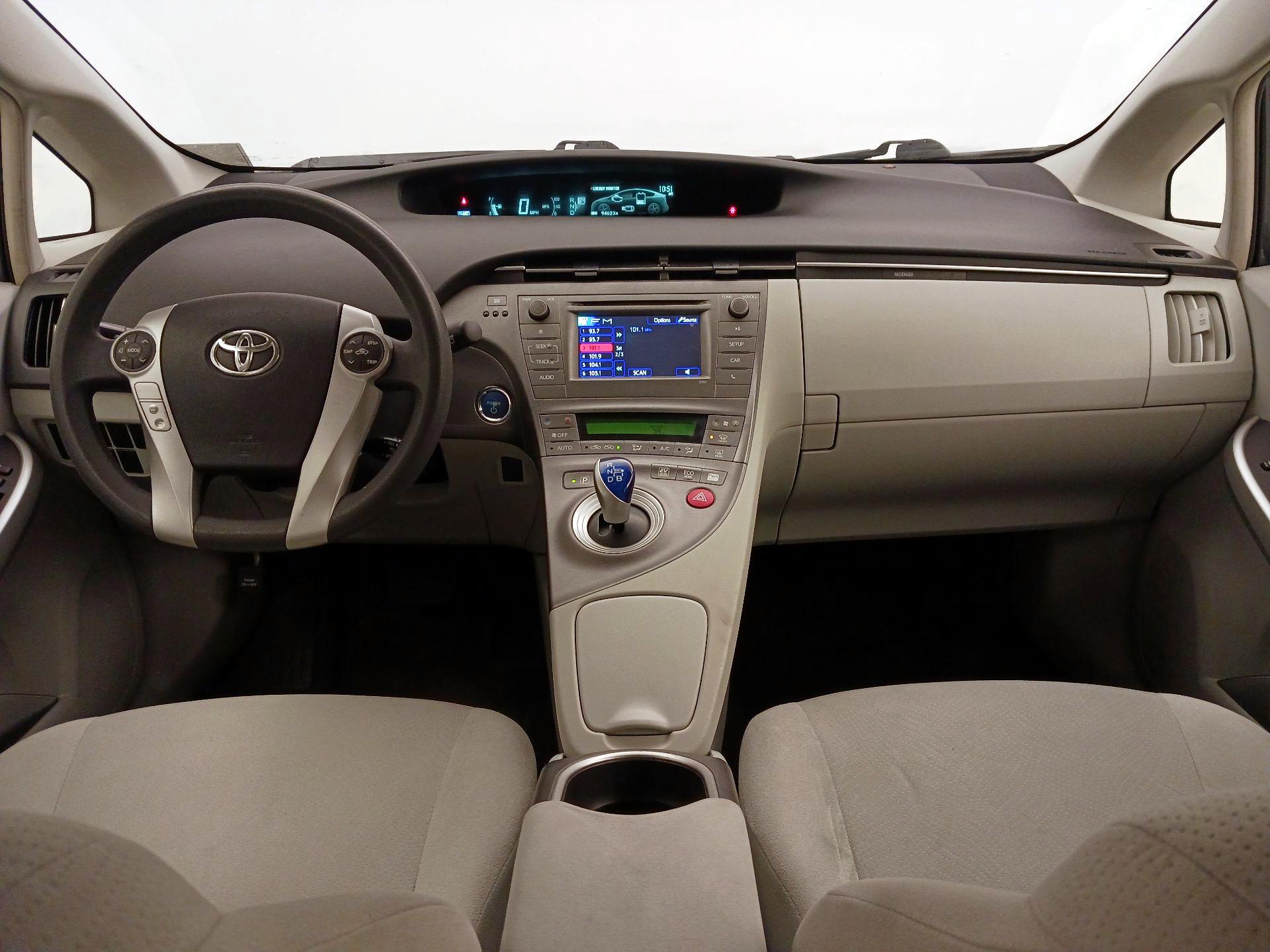 Thumbnail: 2015 Toyota Prius - 9