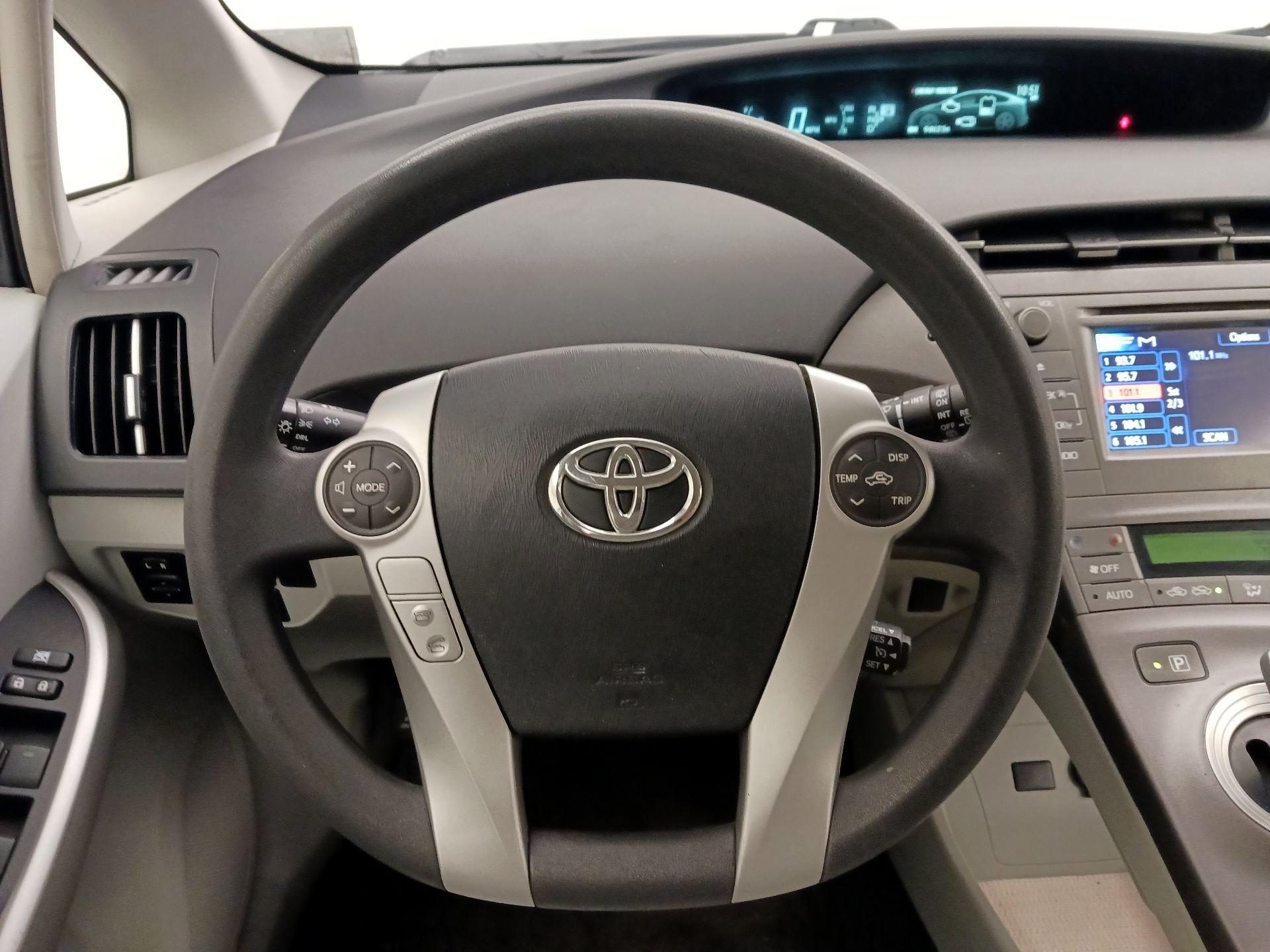 Thumbnail: 2015 Toyota Prius - 10