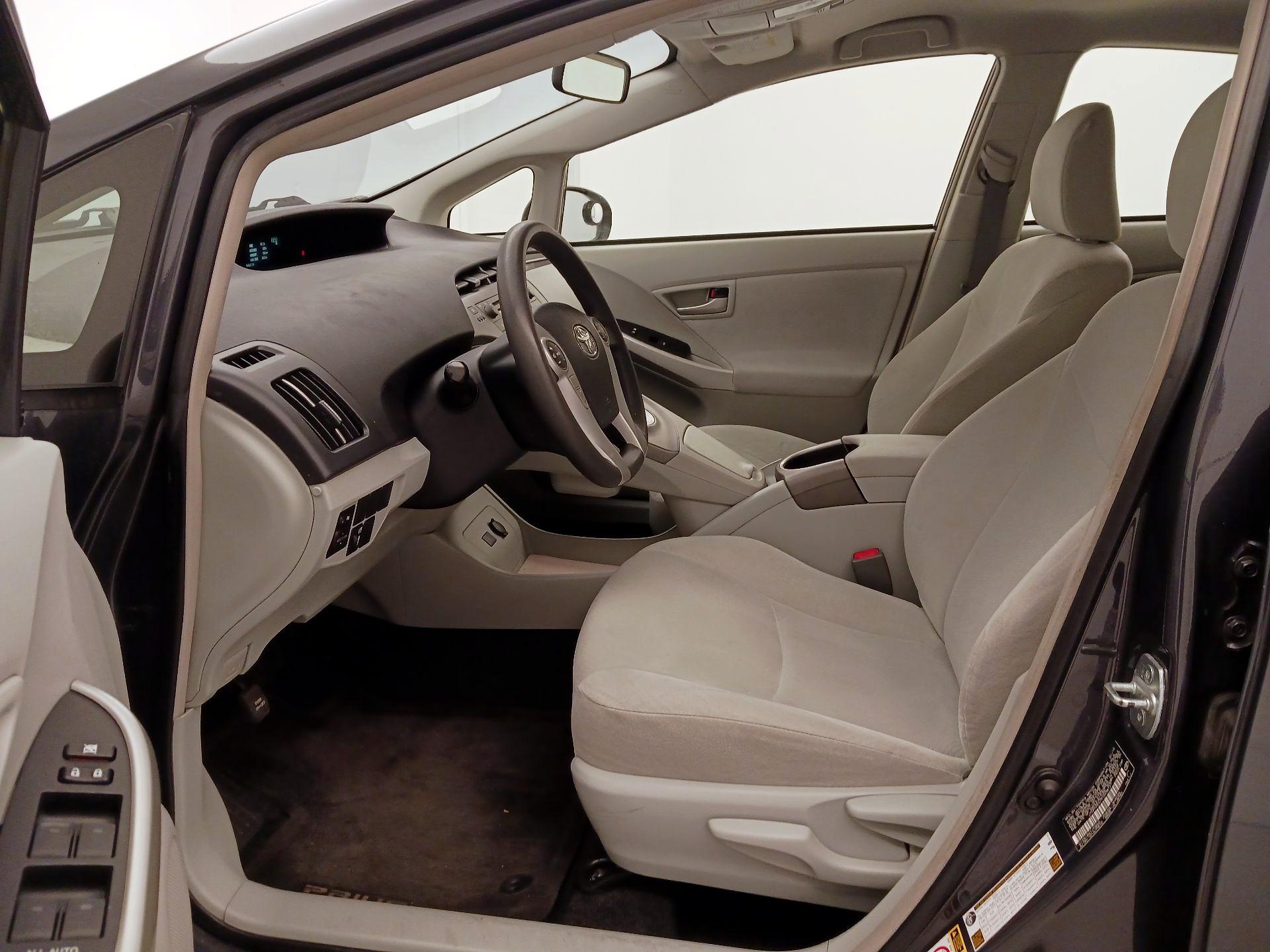 Thumbnail: 2015 Toyota Prius - 11