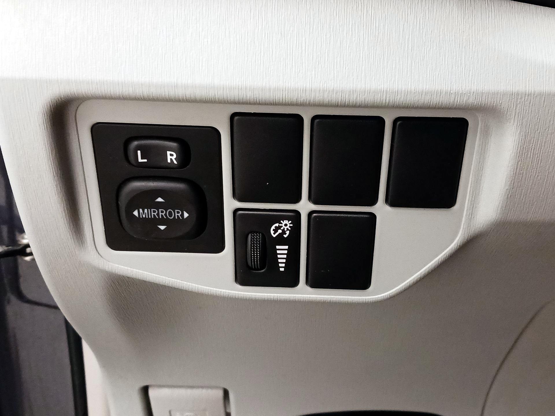 Thumbnail: 2015 Toyota Prius - 13
