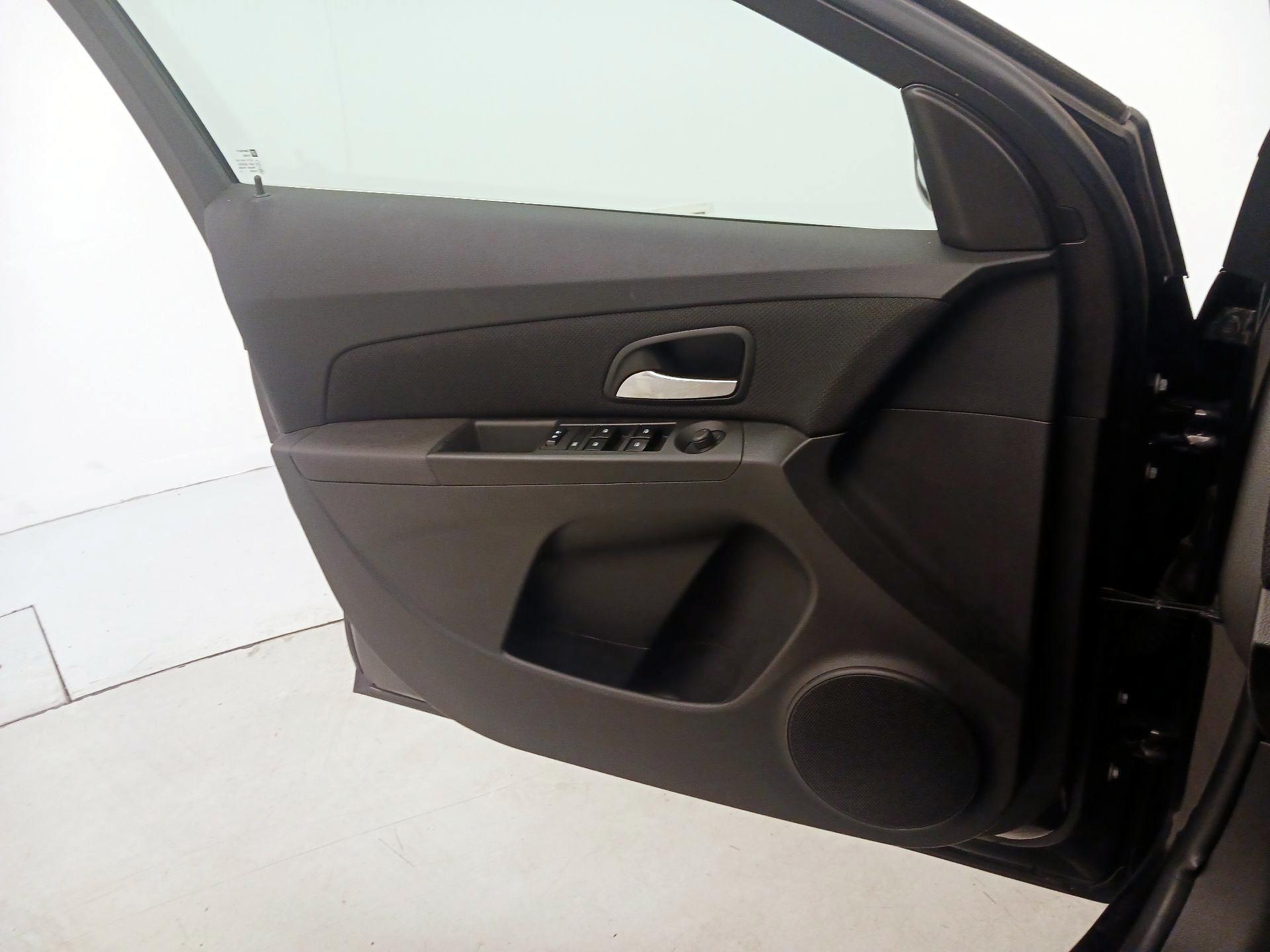 Thumbnail: 2016 Chevrolet Cruze - 12