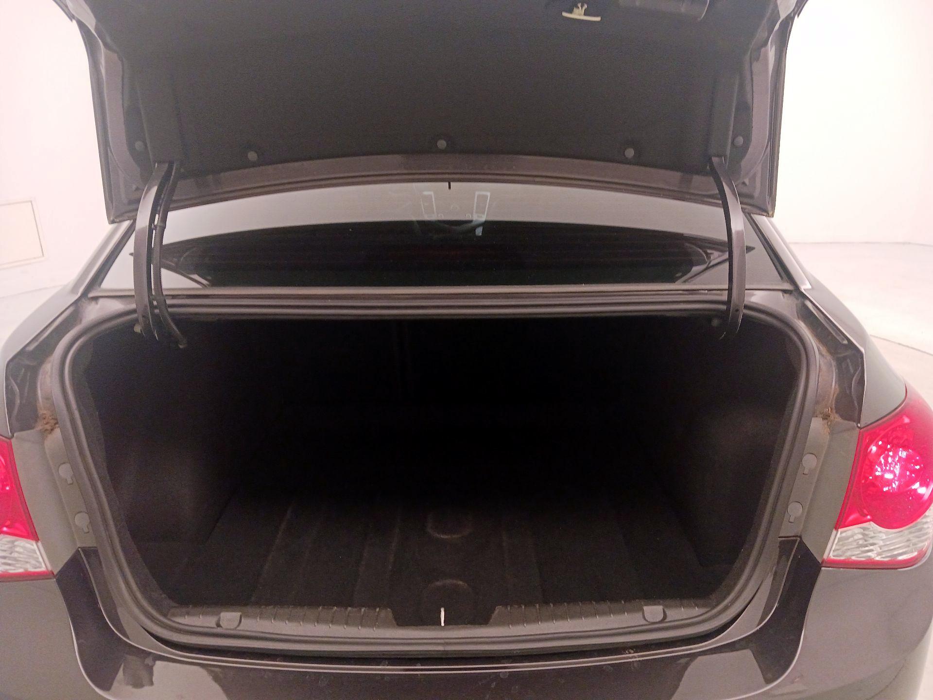 Thumbnail: 2016 Chevrolet Cruze - 18