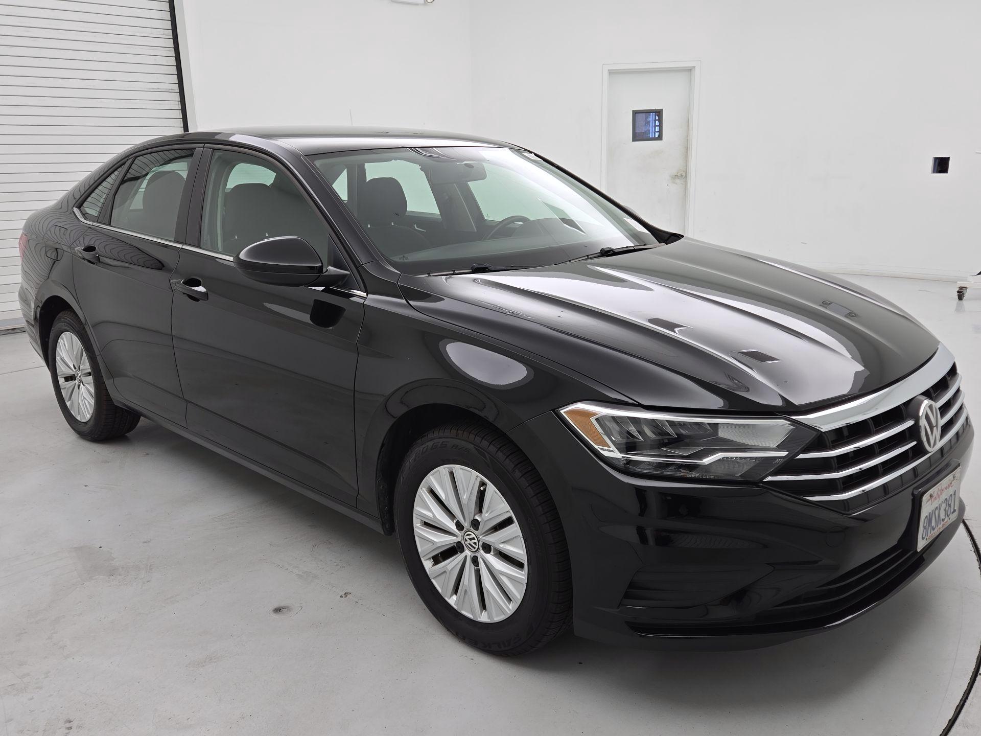 Thumbnail: 2019 Volkswagen Jetta - 1