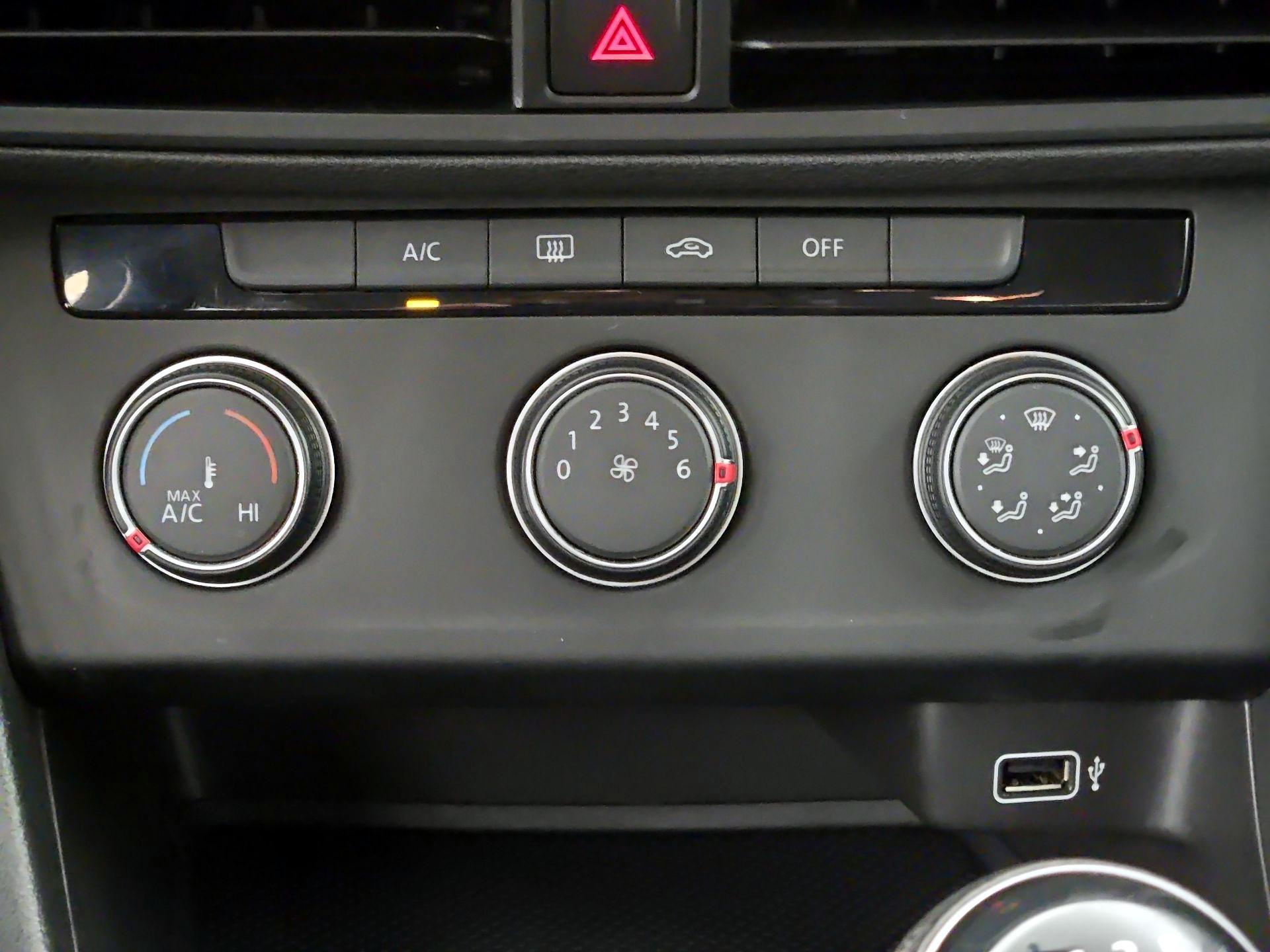 Thumbnail: 2019 Volkswagen Jetta - 13