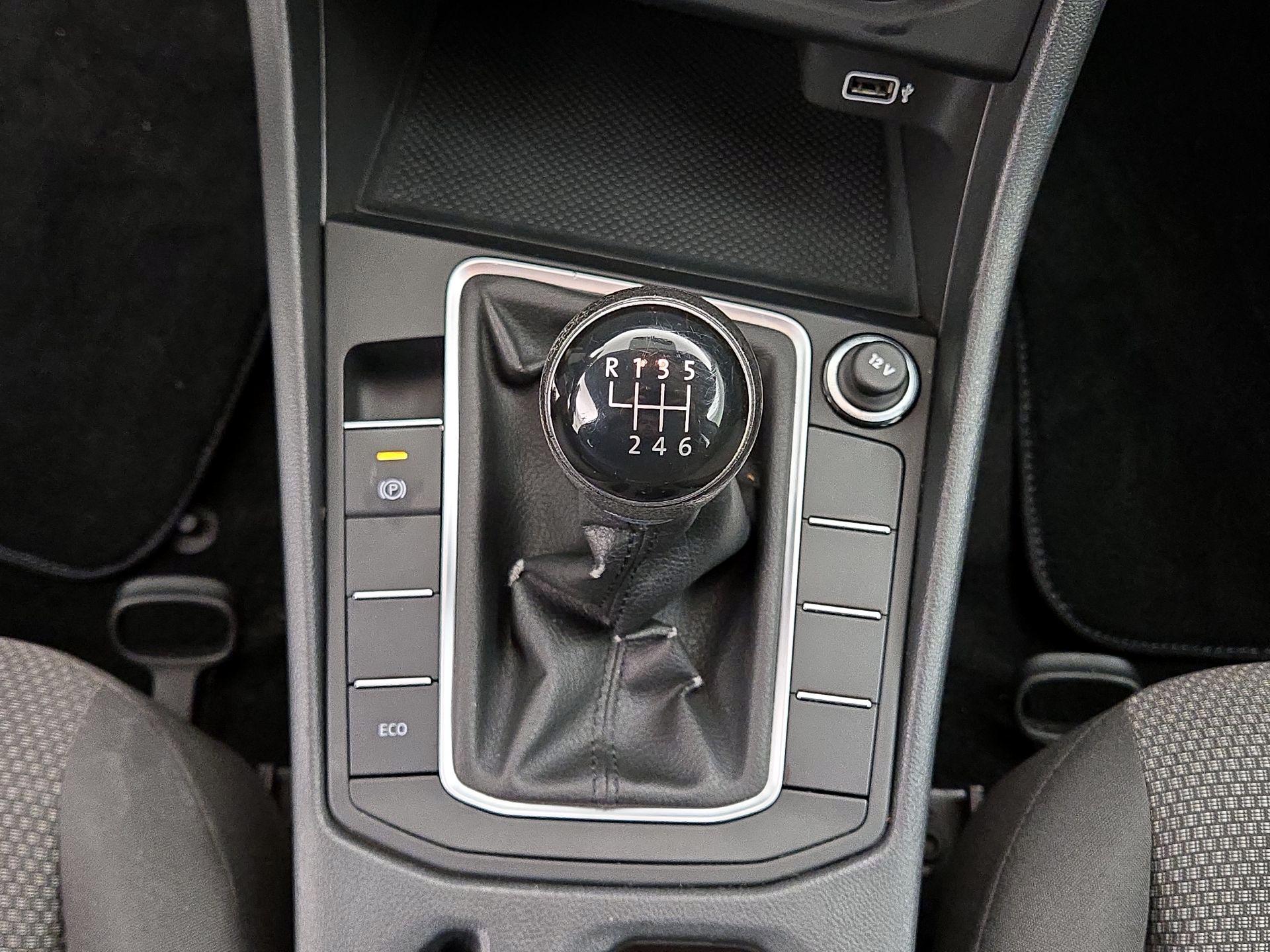 Thumbnail: 2019 Volkswagen Jetta - 14