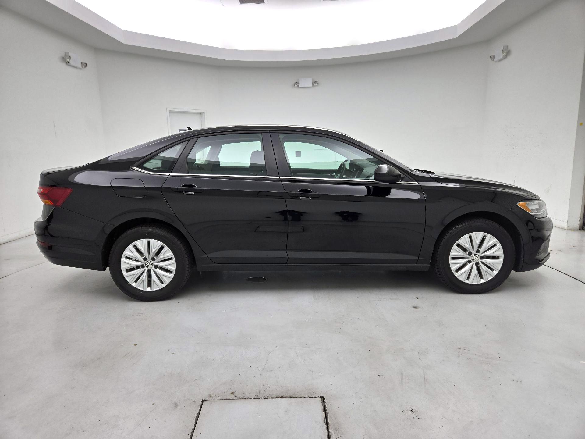 Thumbnail: 2019 Volkswagen Jetta - 4