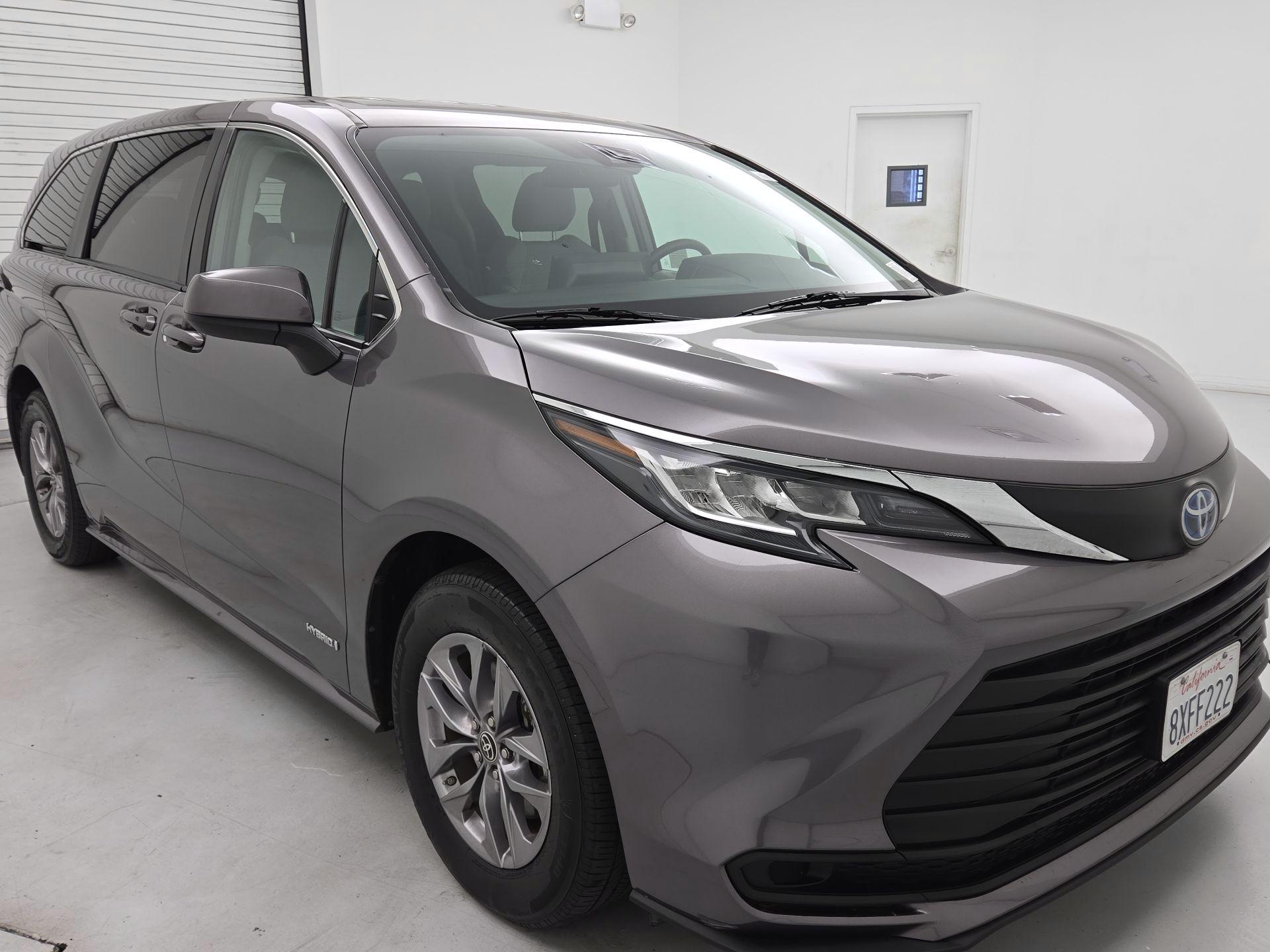 Thumbnail: 2021 Toyota Sienna - 1