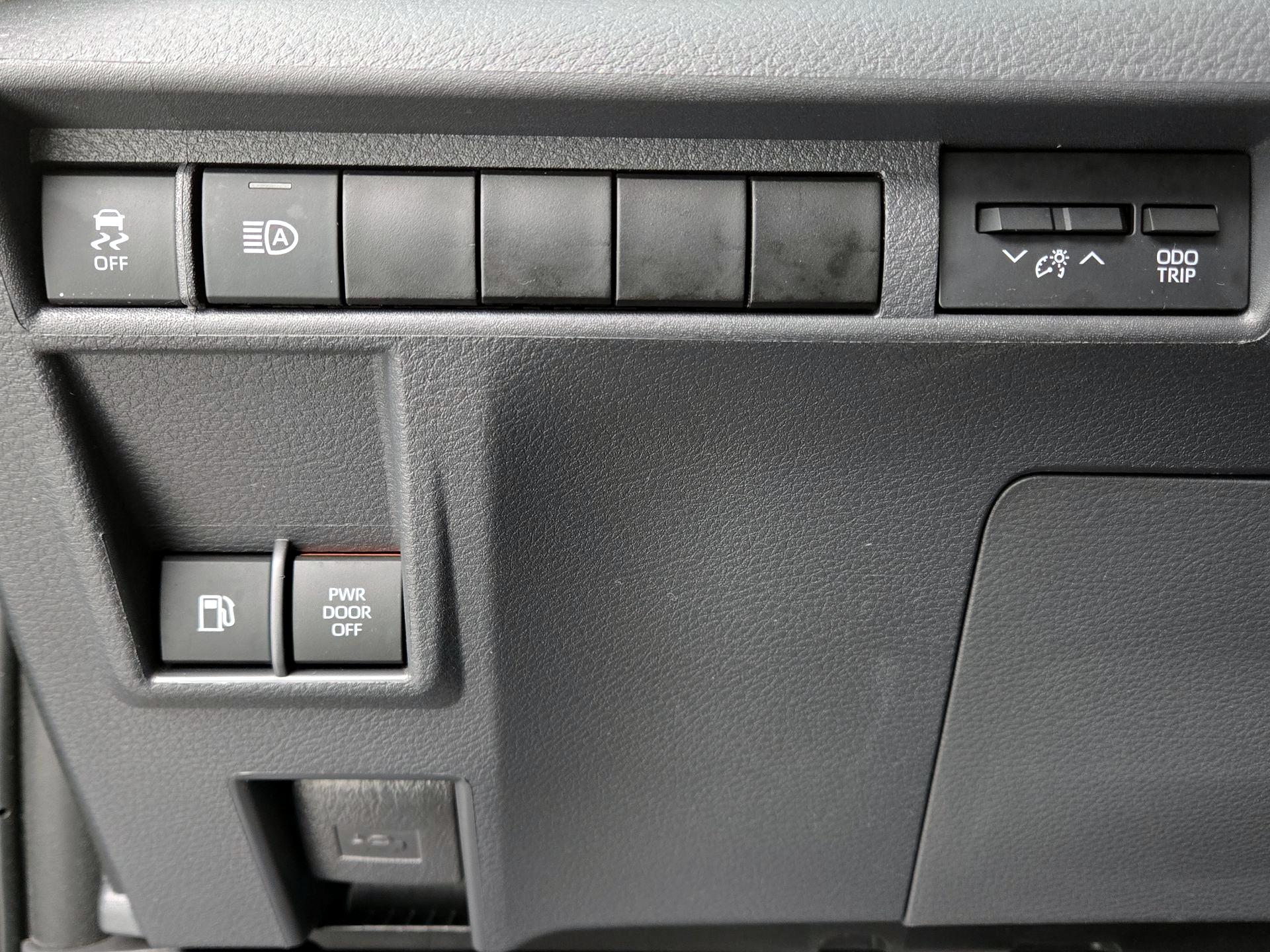 Thumbnail: 2021 Toyota Sienna - 11