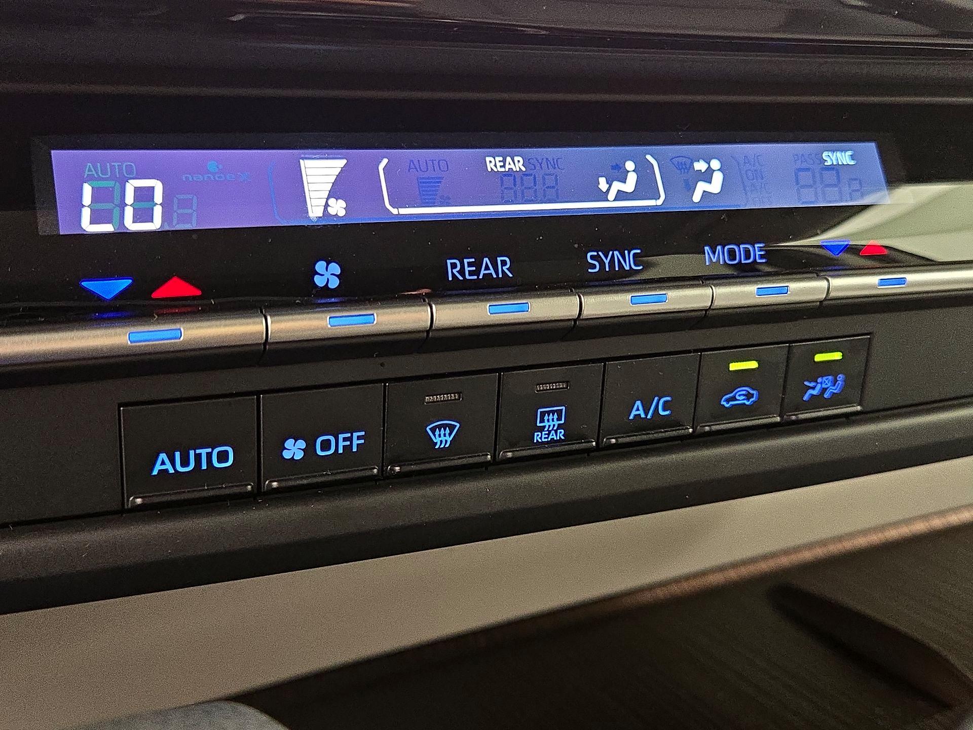 Thumbnail: 2021 Toyota Sienna - 14