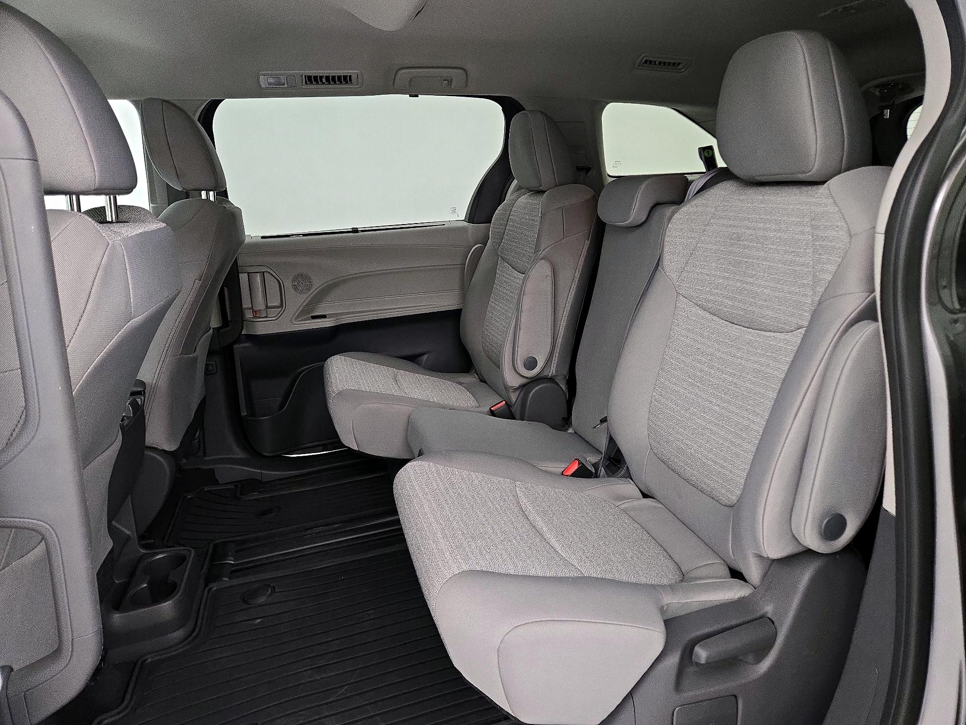 Thumbnail: 2021 Toyota Sienna - 17