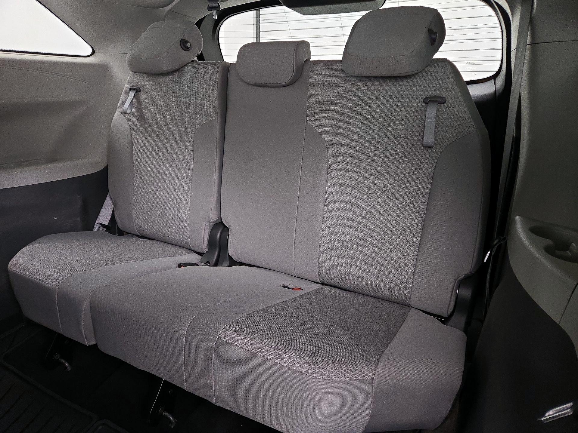 Thumbnail: 2021 Toyota Sienna - 18