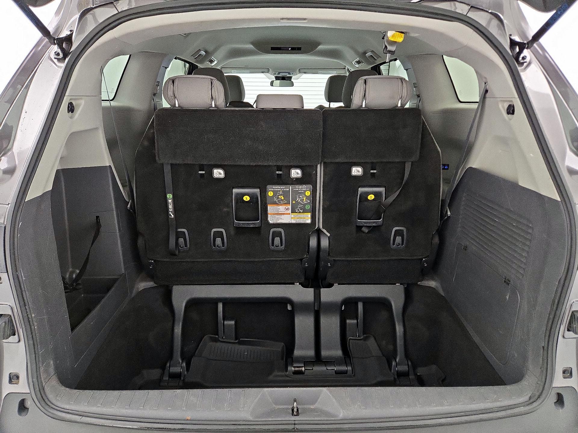 Thumbnail: 2021 Toyota Sienna - 19