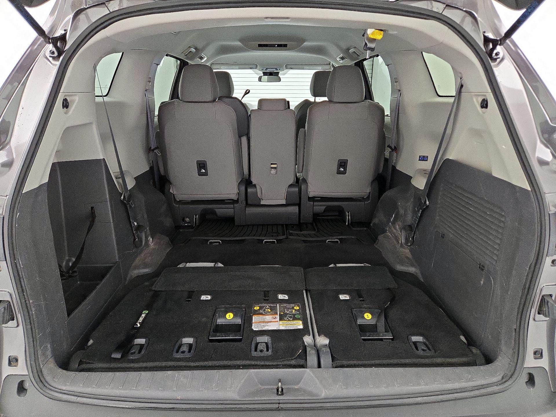 Thumbnail: 2021 Toyota Sienna - 20