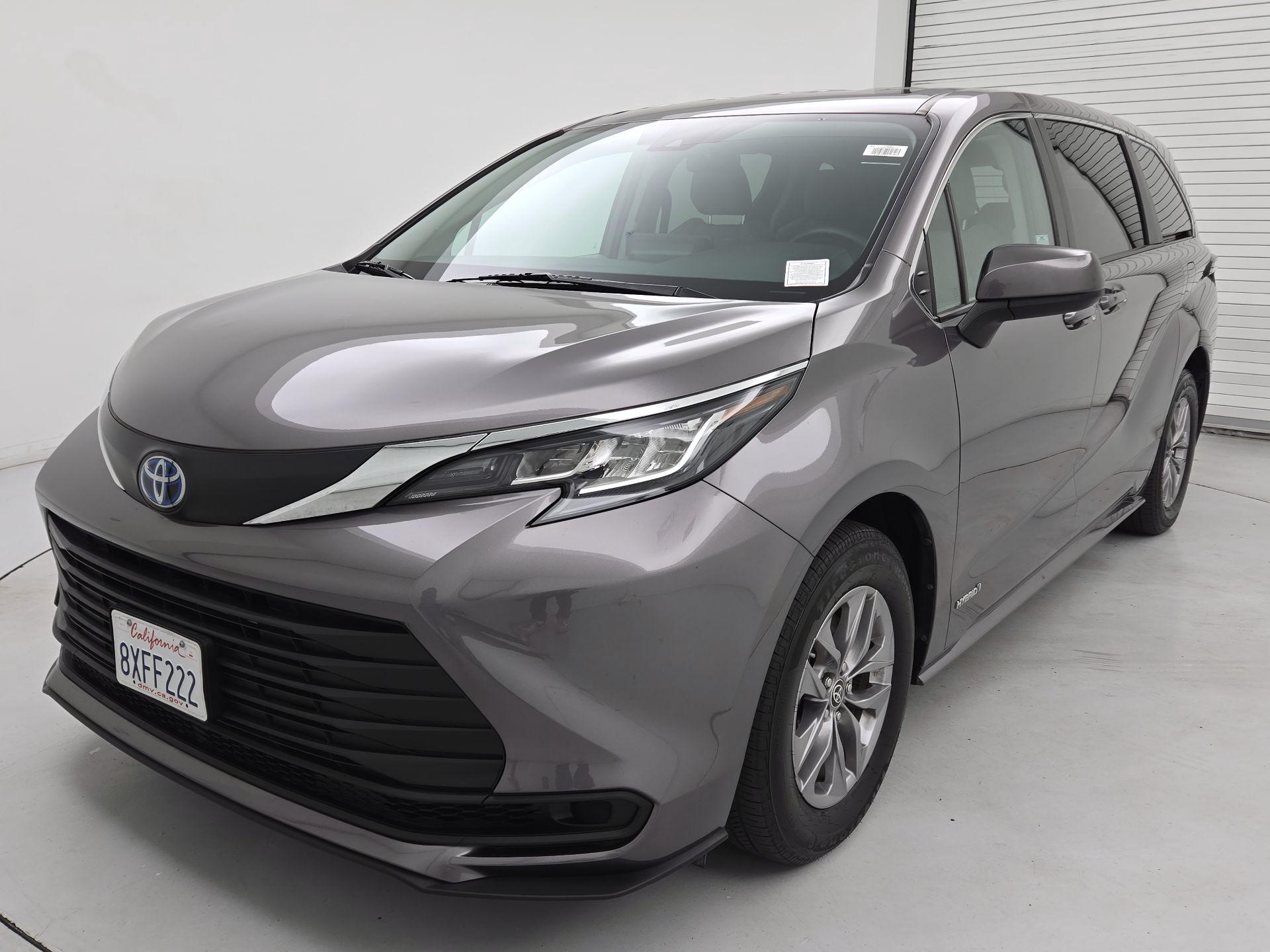 Thumbnail: 2021 Toyota Sienna - 3