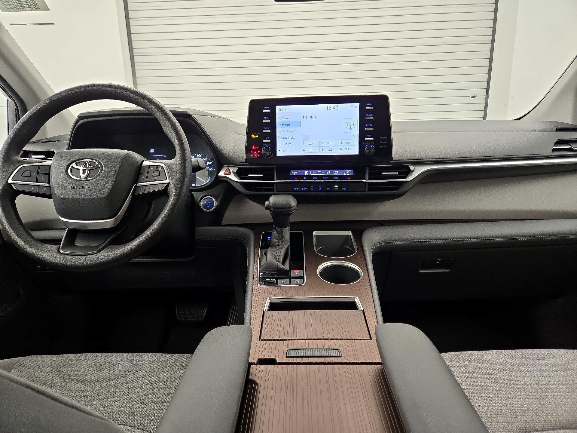 Thumbnail: 2021 Toyota Sienna - 8