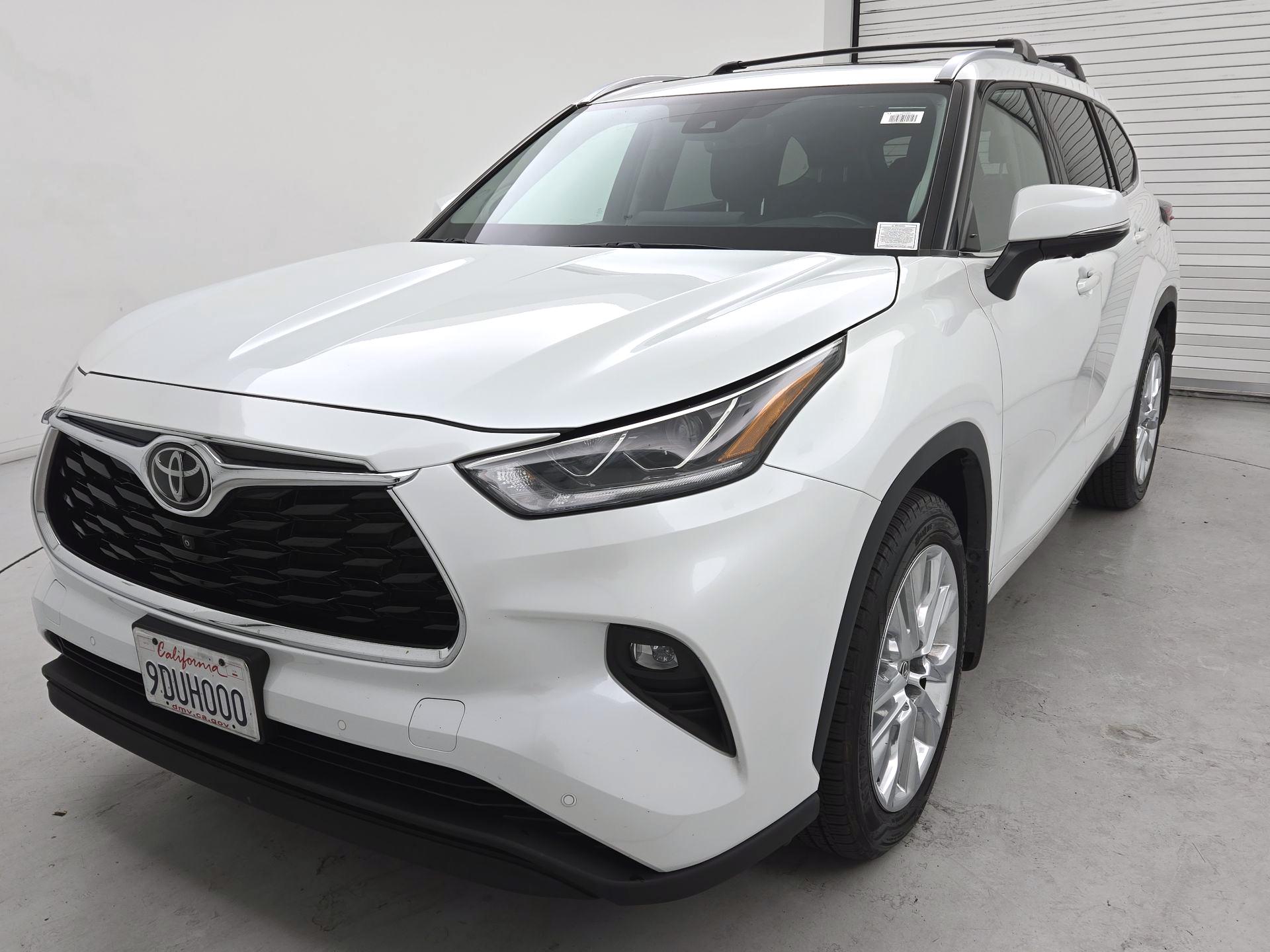 Thumbnail: 2023 Toyota Highlander - 3