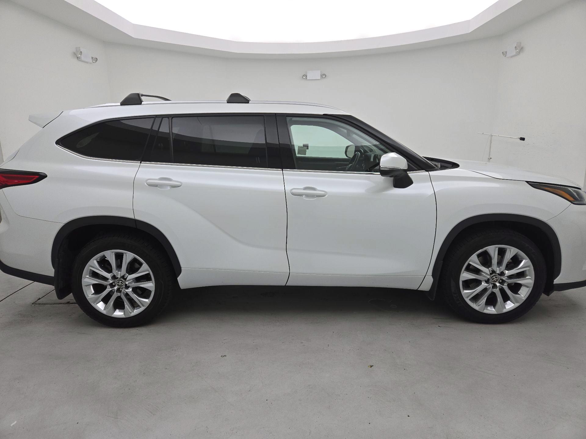 Thumbnail: 2023 Toyota Highlander - 4