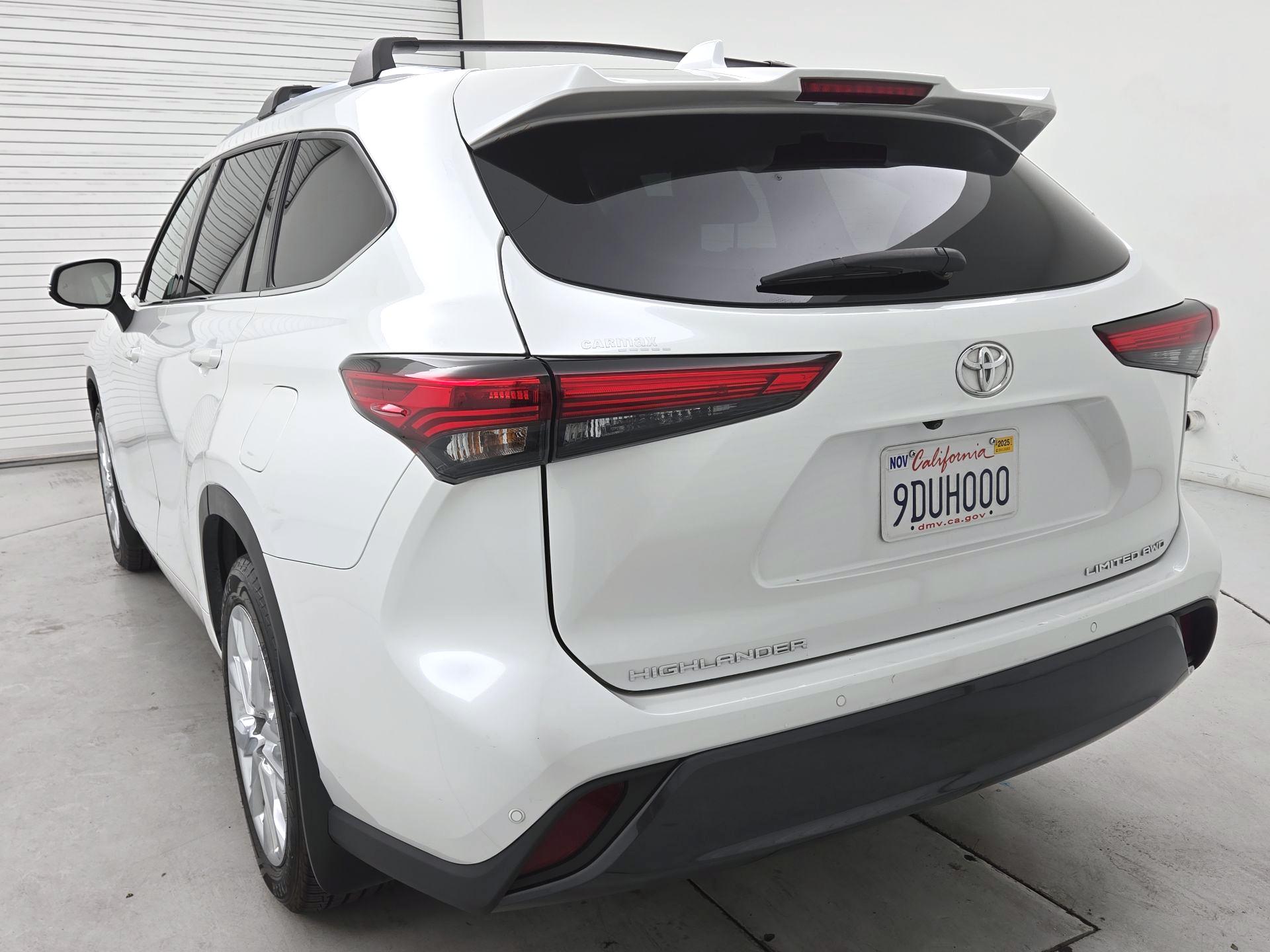 Thumbnail: 2023 Toyota Highlander - 7