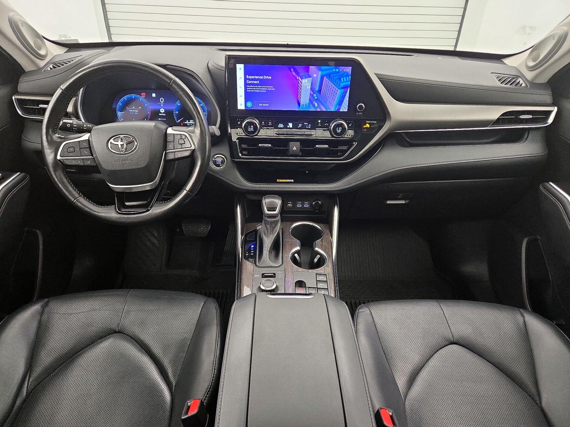 Thumbnail: 2023 Toyota Highlander - 8