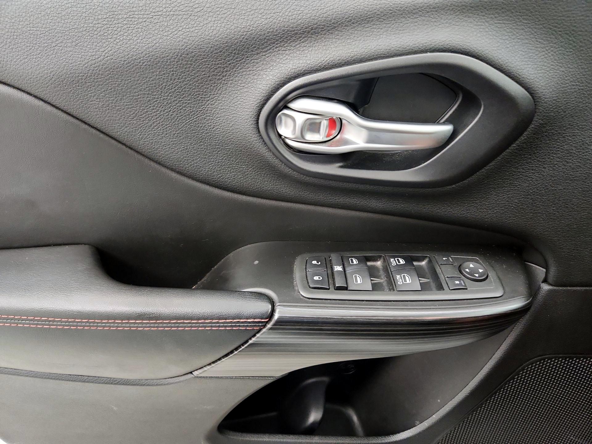 Thumbnail: 2014 Jeep Cherokee - 12