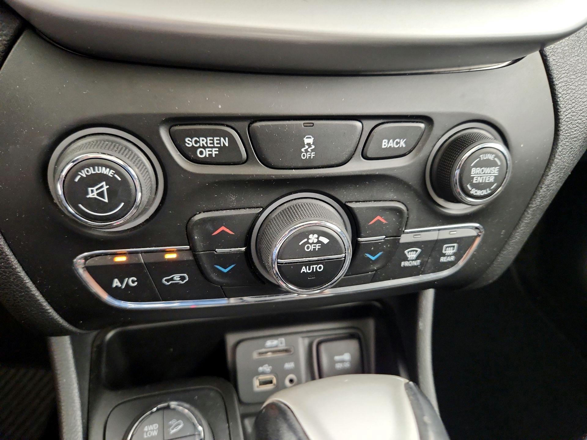 Thumbnail: 2014 Jeep Cherokee - 16
